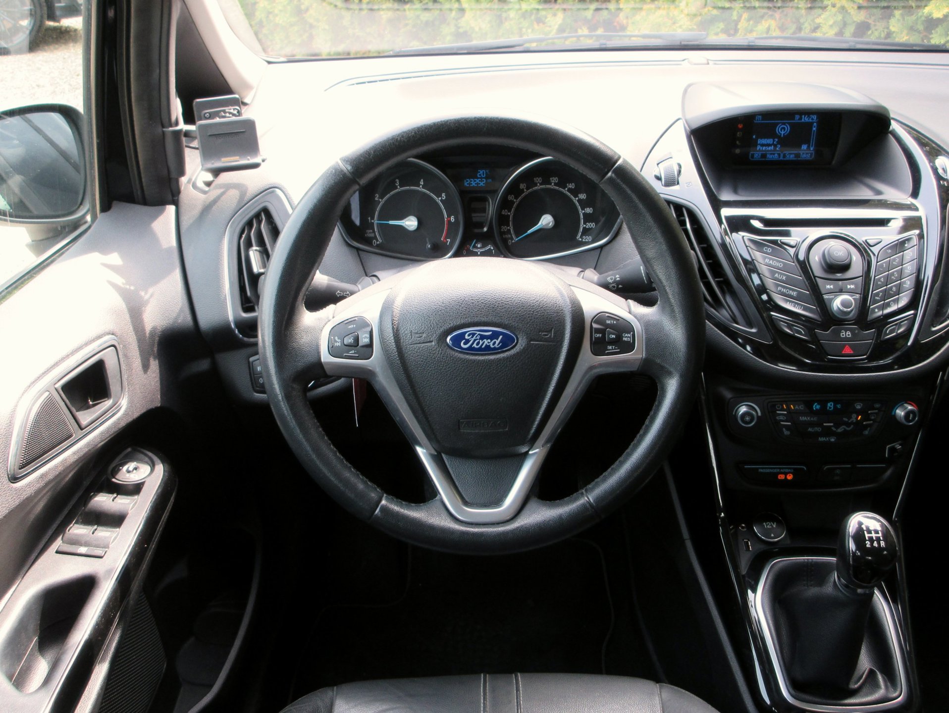 Foto van Ford B-max