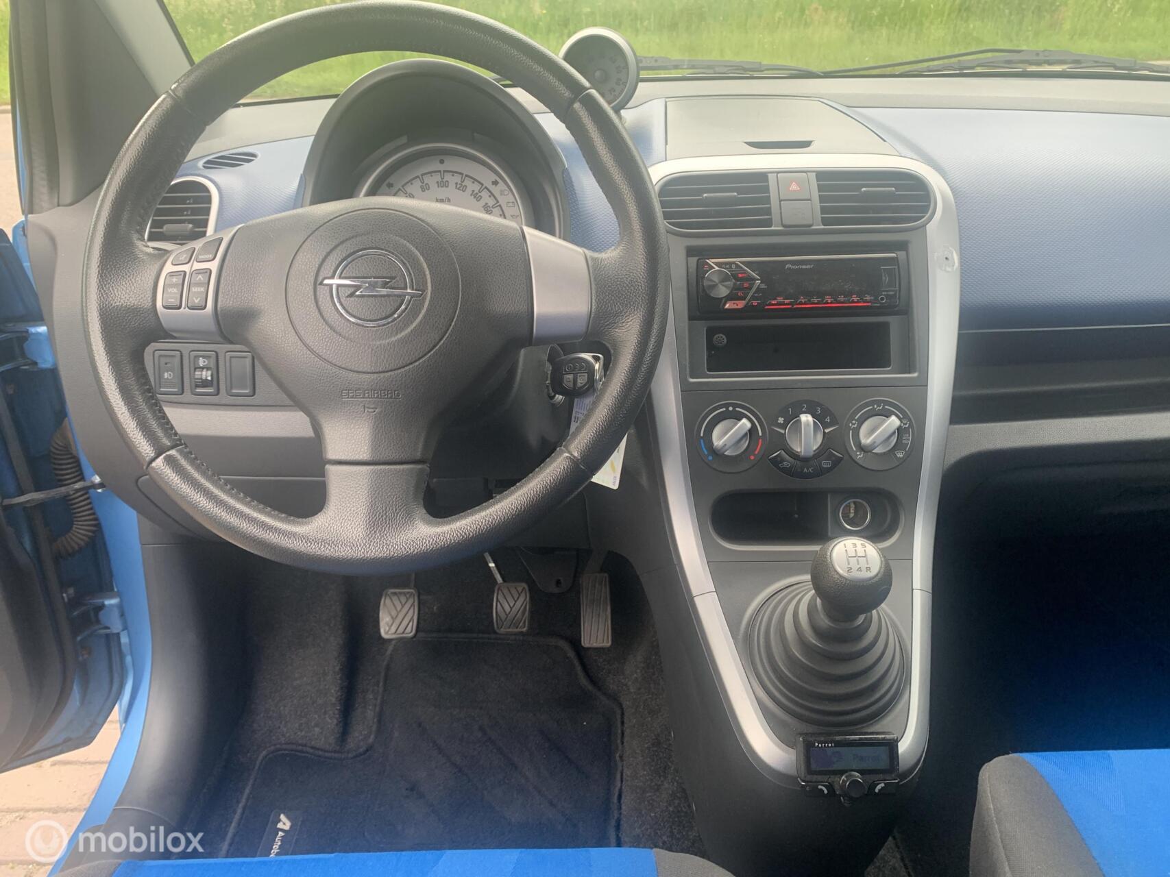 Foto van Opel Agila