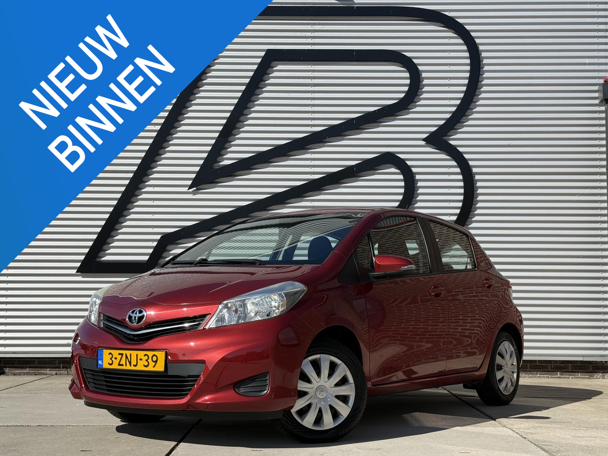 Toyota Toyota Yaris 1.0 VVT-i Aspiration 2012 - voorkant