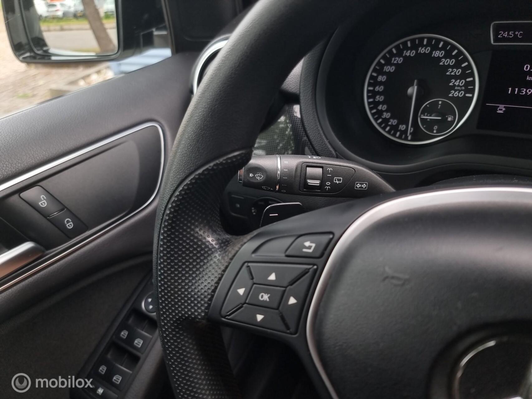 Foto van Mercedes-Benz B 180