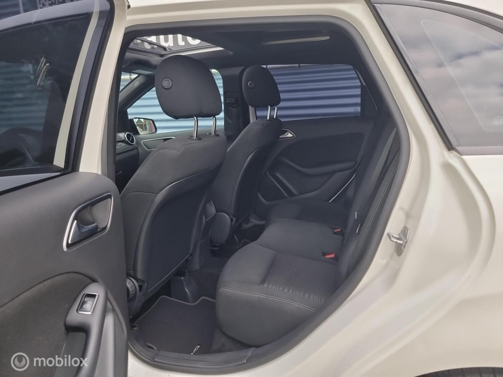 Foto van Mercedes-Benz B 180