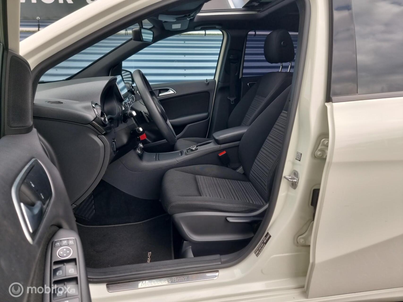 Foto van Mercedes-Benz B 180