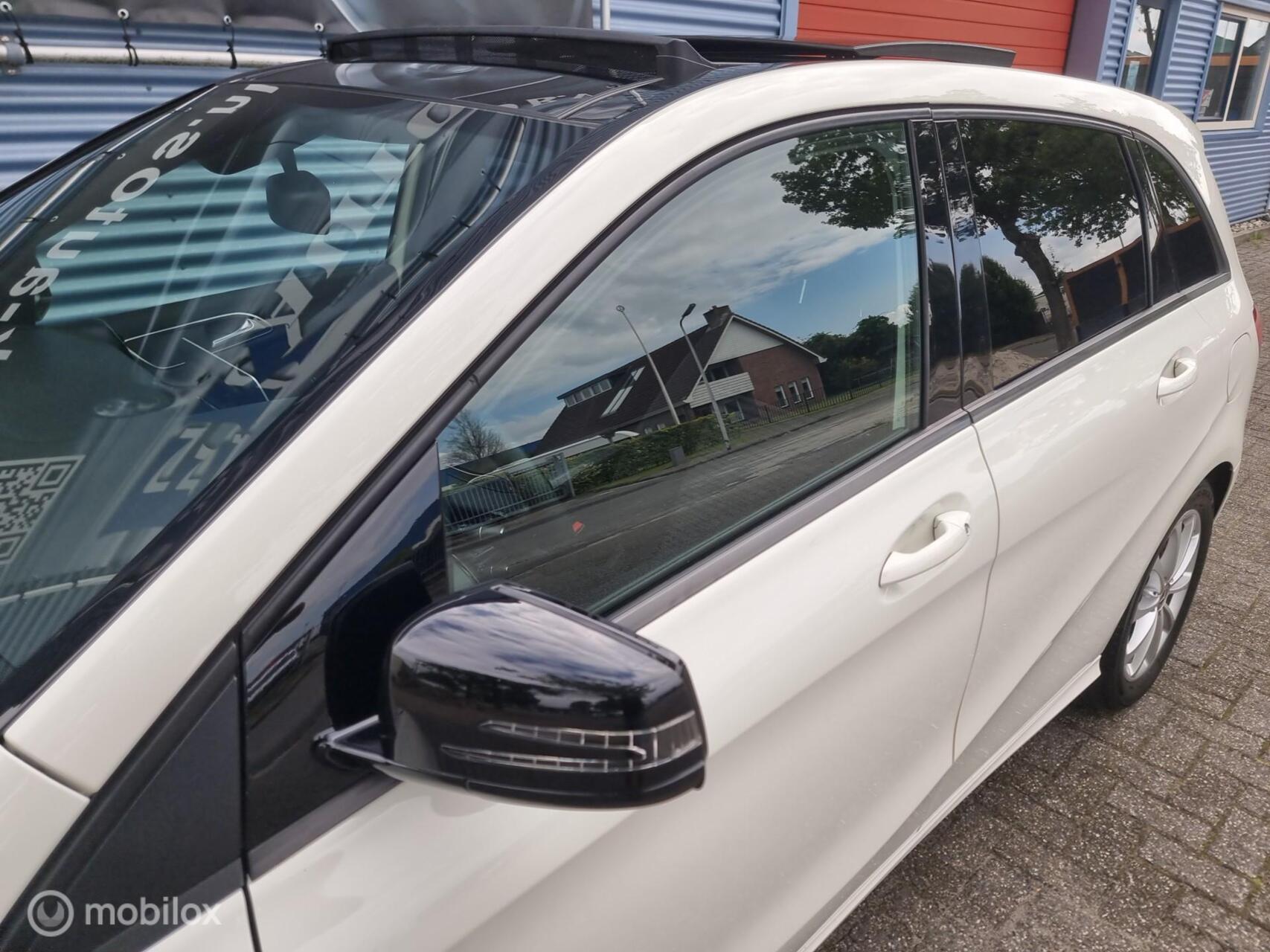 Foto van Mercedes-Benz B 180