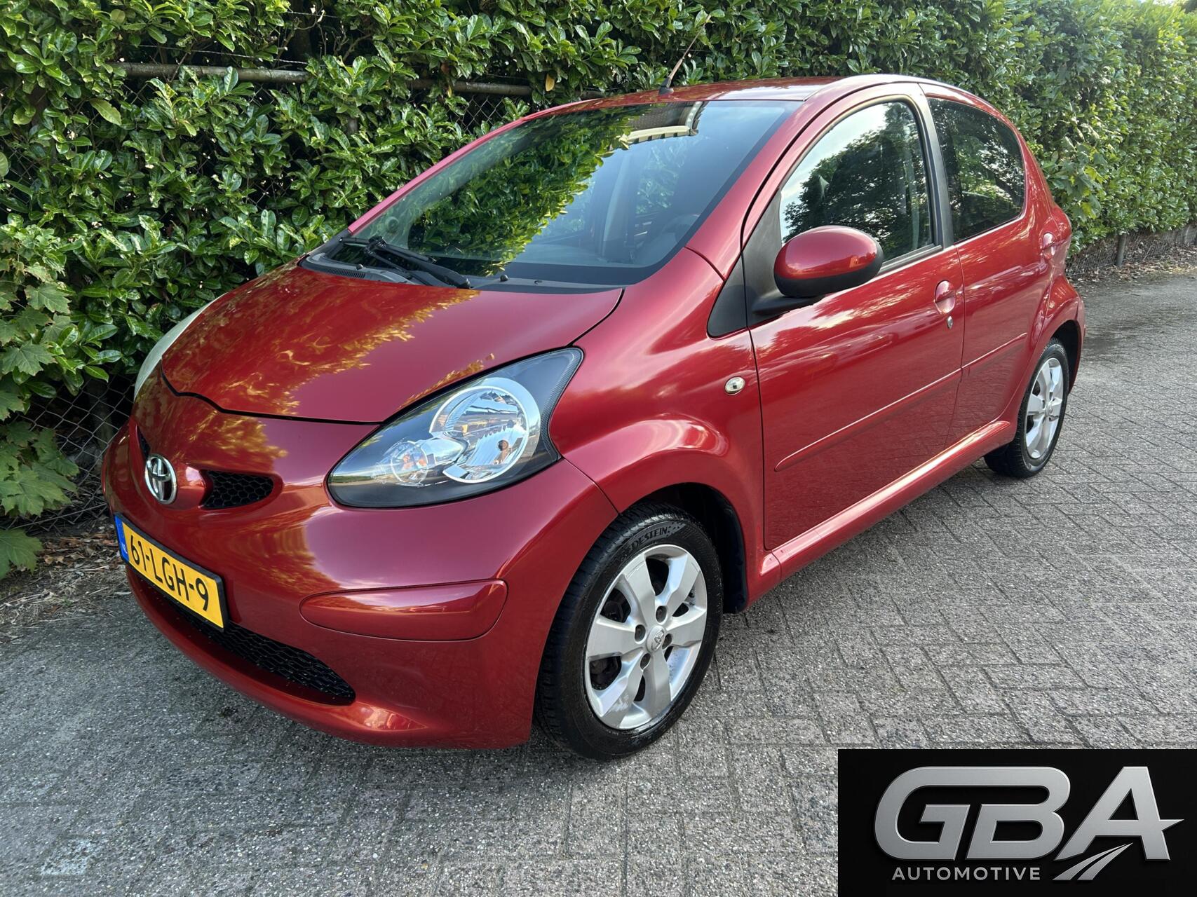Toyota Toyota Aygo 1.0-12V Aspiration Green Half Leder NIEUWE APK!! 2010 - voorkant