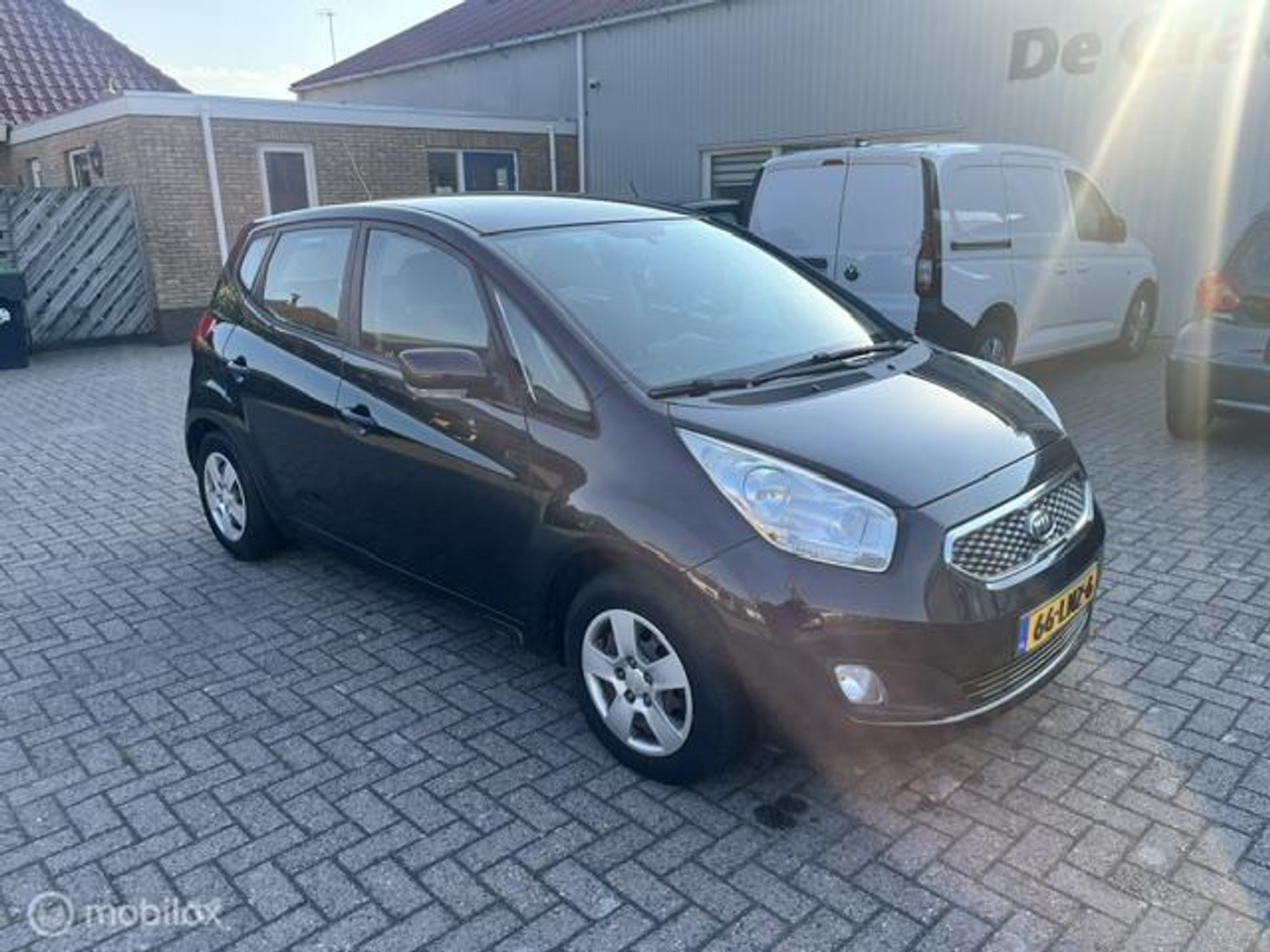 Kia Venga 1.4 CVVT X-ecutive 2010 - voorkant