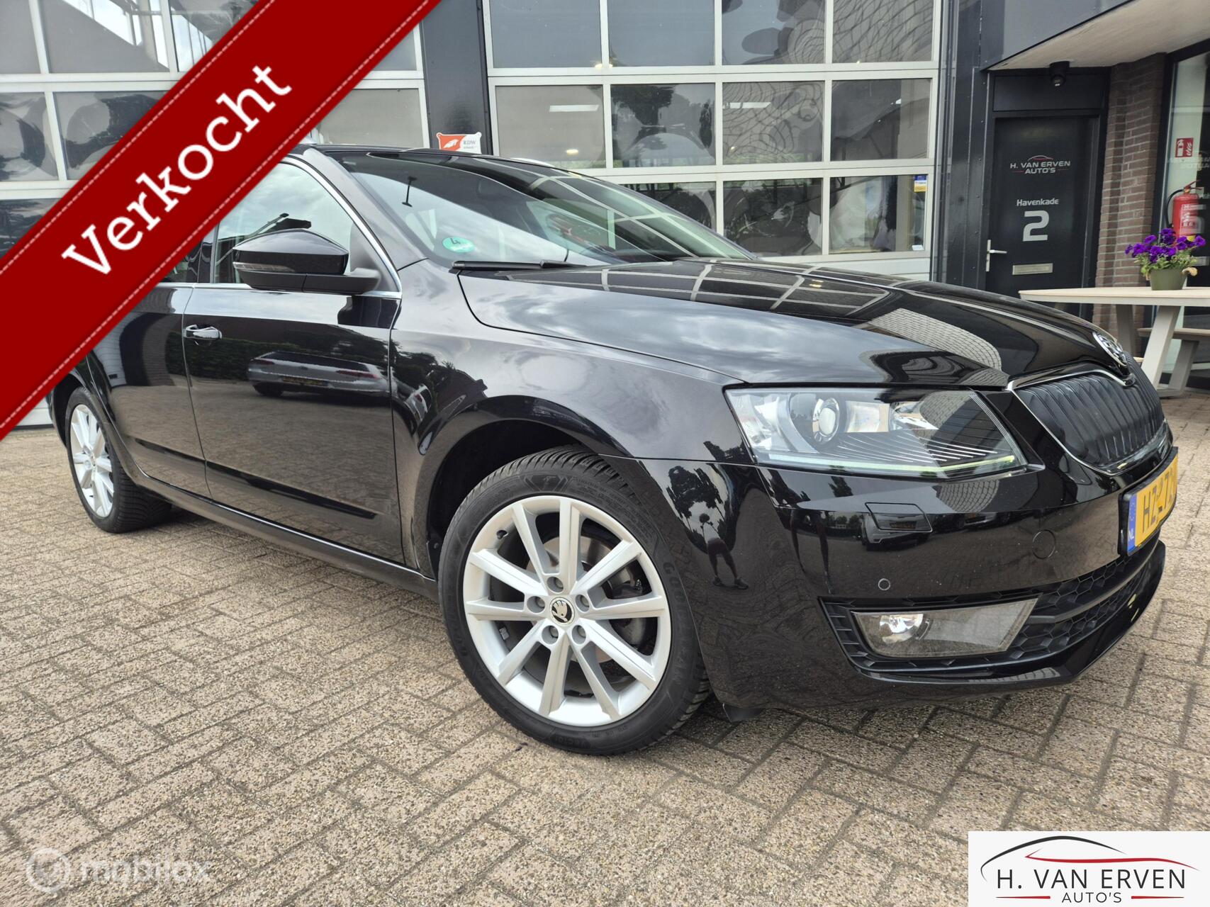 Skoda Octavia 1.2  DEALER ONDERHOUDEN XENON LEDER NAVI 2016 - voorkant