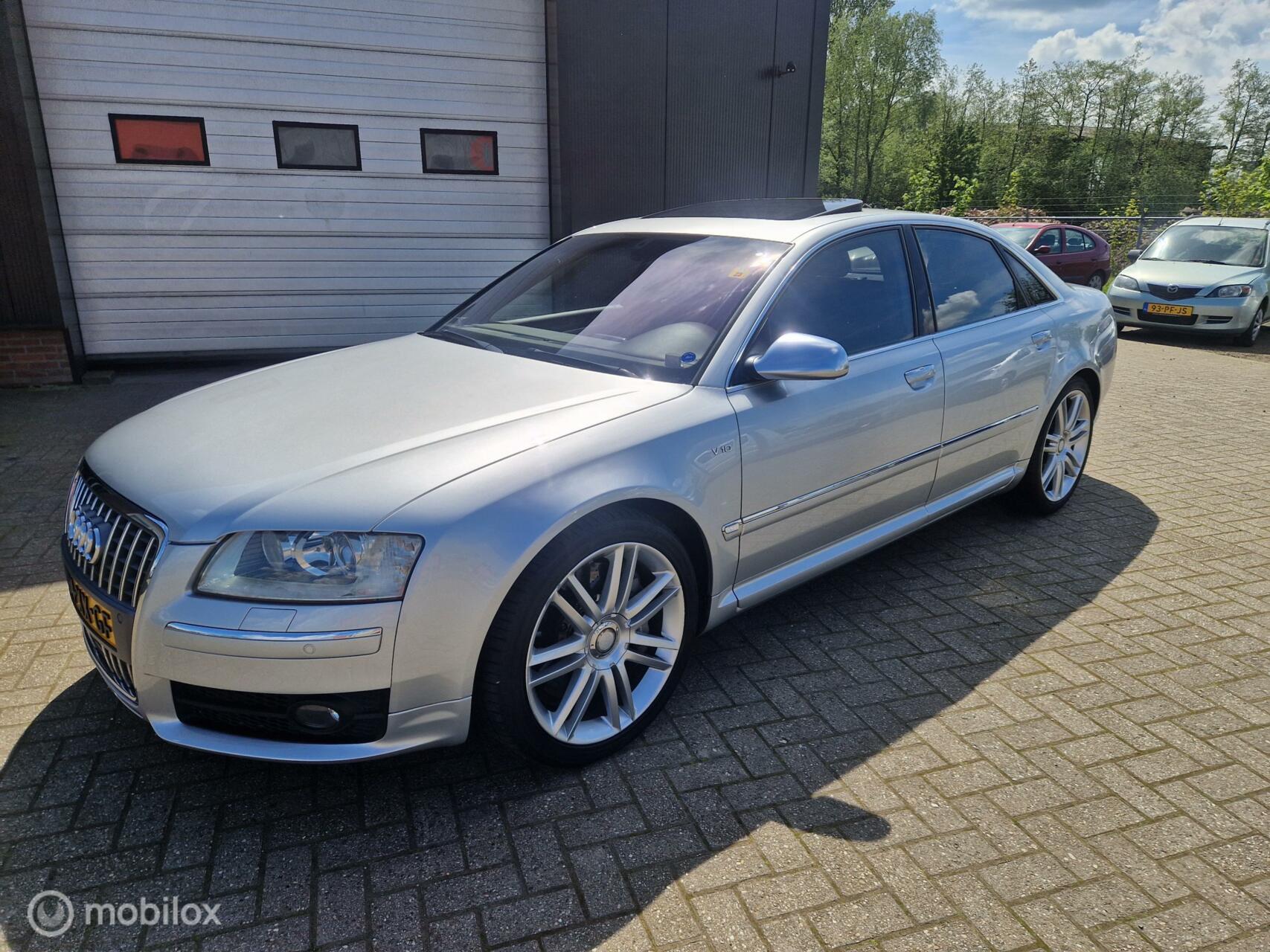 Audi A8 5.2 S8 BOMVOL YOUNGTIMER 2007 - voorkant