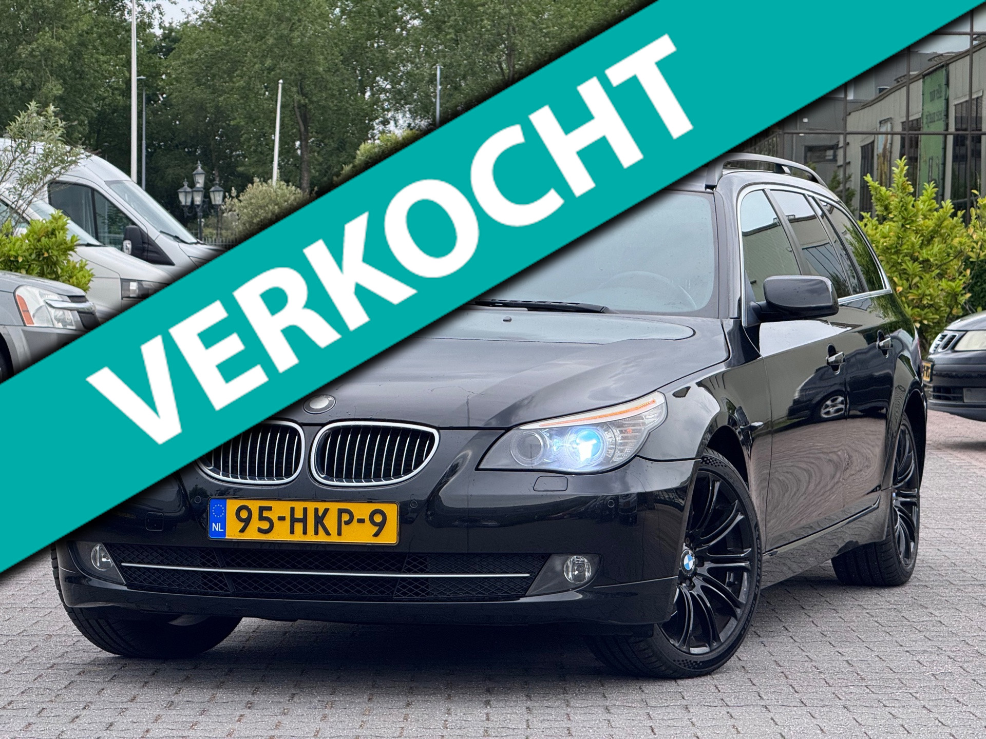 BMW 5er Reihe 520d High Executive | Leder elektrische stoelen | Parkeersensoren | 18’ inch | Xenon | Navigatie |’Bluethootj 2009 - voorkant