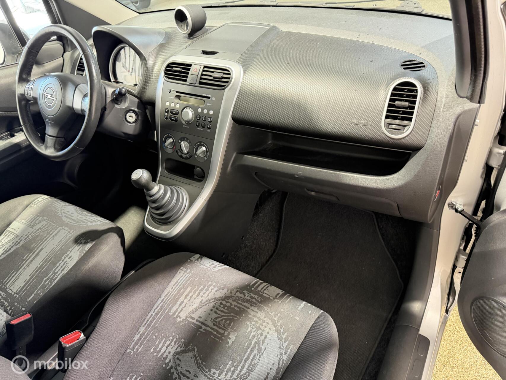 Foto van Opel Agila