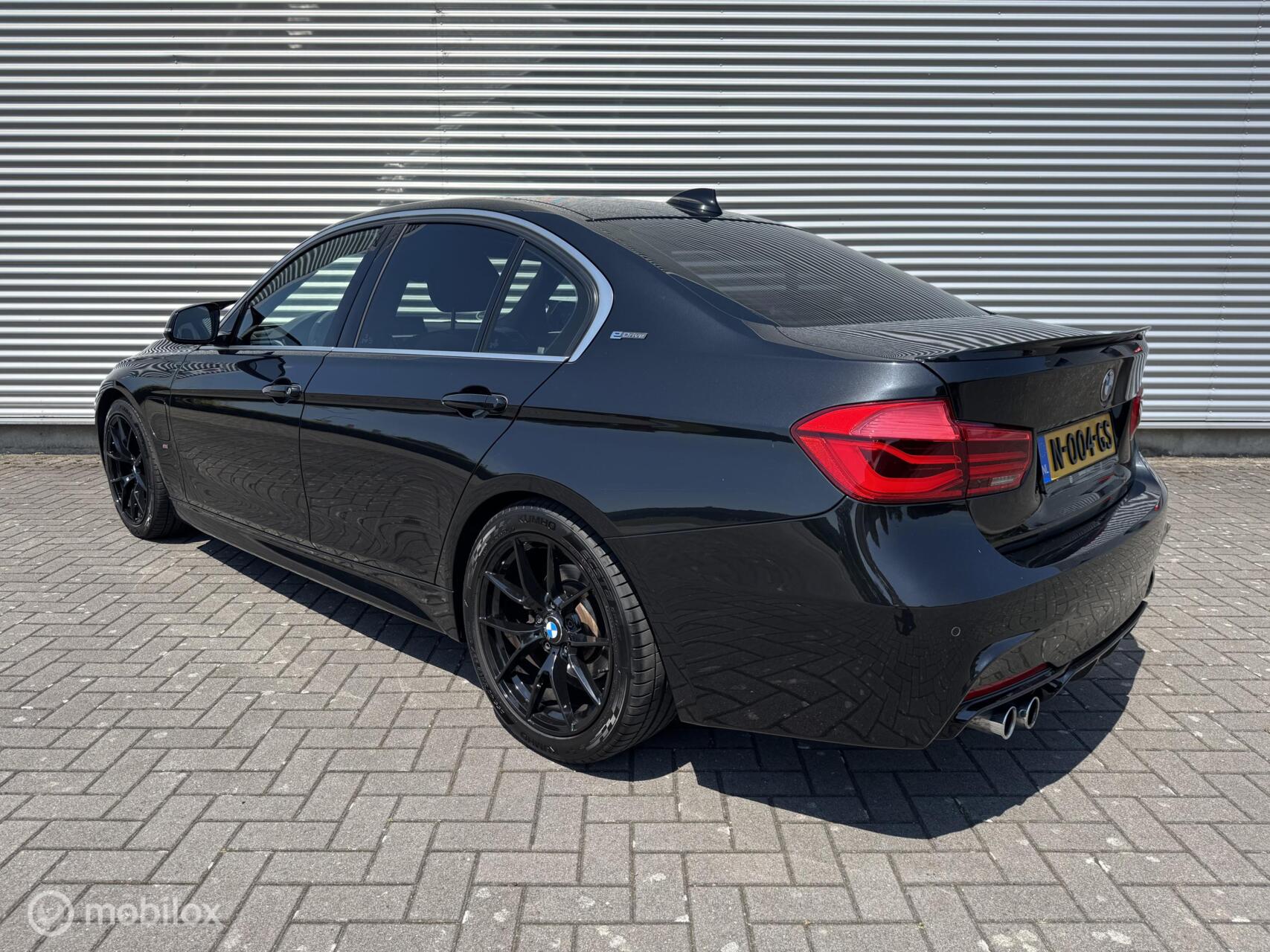 Foto van BMW 330e Iperformance