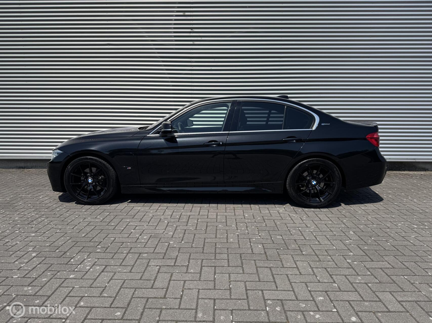 Foto van BMW 330e Iperformance