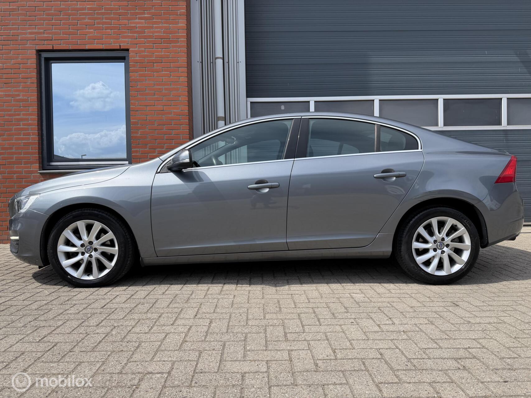 Volvo S60 1.5 T3 Automaat Momentum - dealer onderh. - xenon 2015 - voorkant