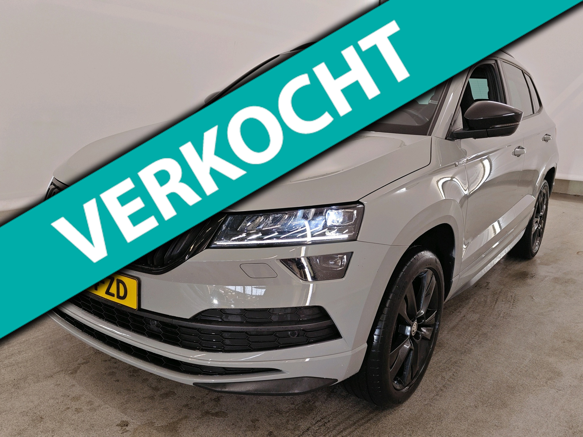 Skoda Karoq 1.5 TSI 150pk ACT Sportline Business | Panoramadak | Trekhaak | Stoelverwarming | CarPlay | PDC | Keyless | LED | Navi 2020 - voorkant