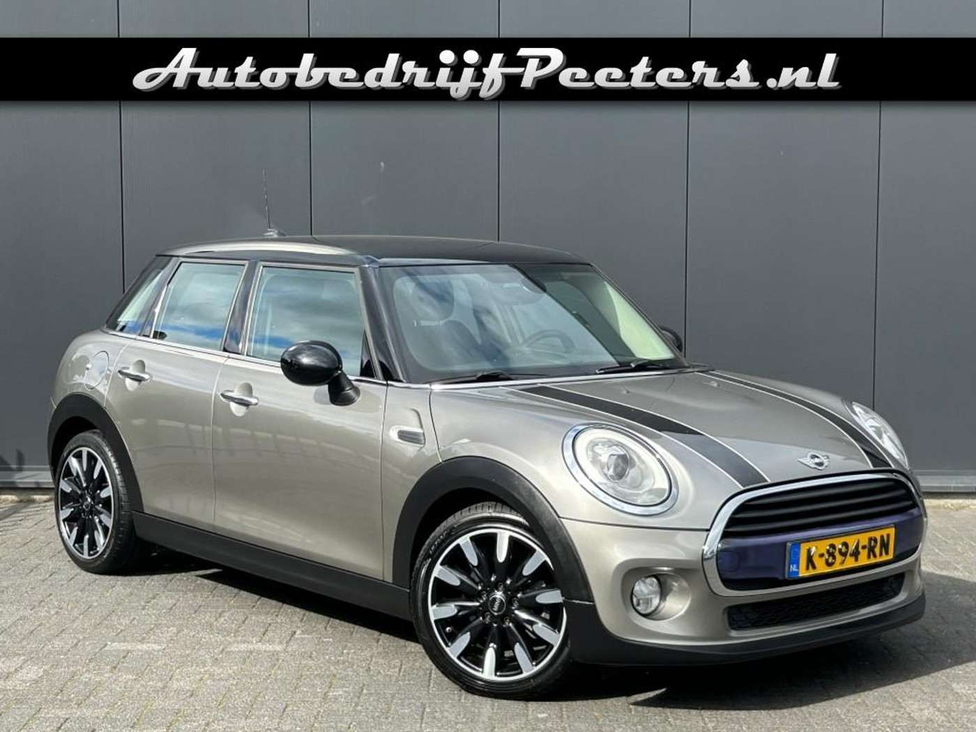 Mini Cooper 1.5 5-Drs Chili LED Navi Sportstoelen Cruise PDC 2016 - voorkant