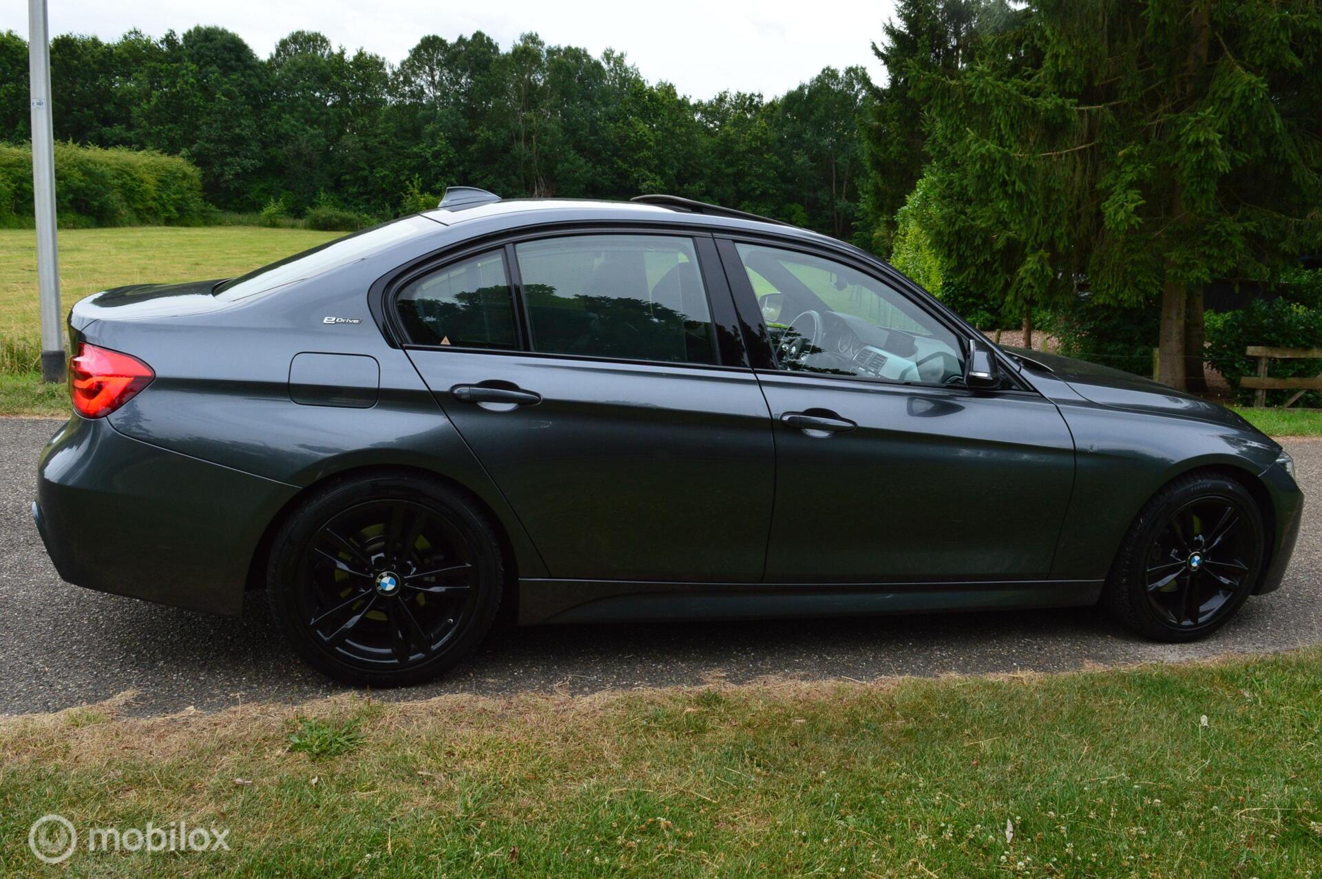 Foto van BMW 330e