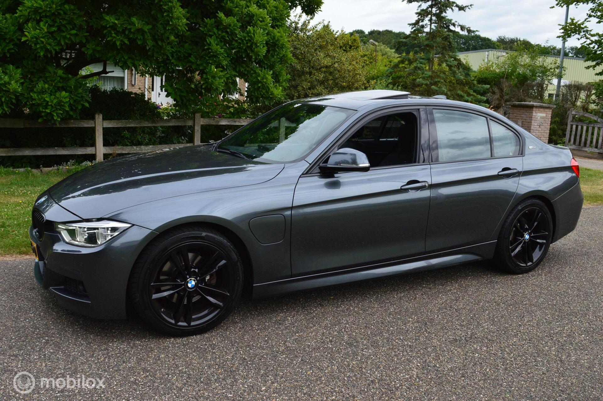 Foto van BMW 330e