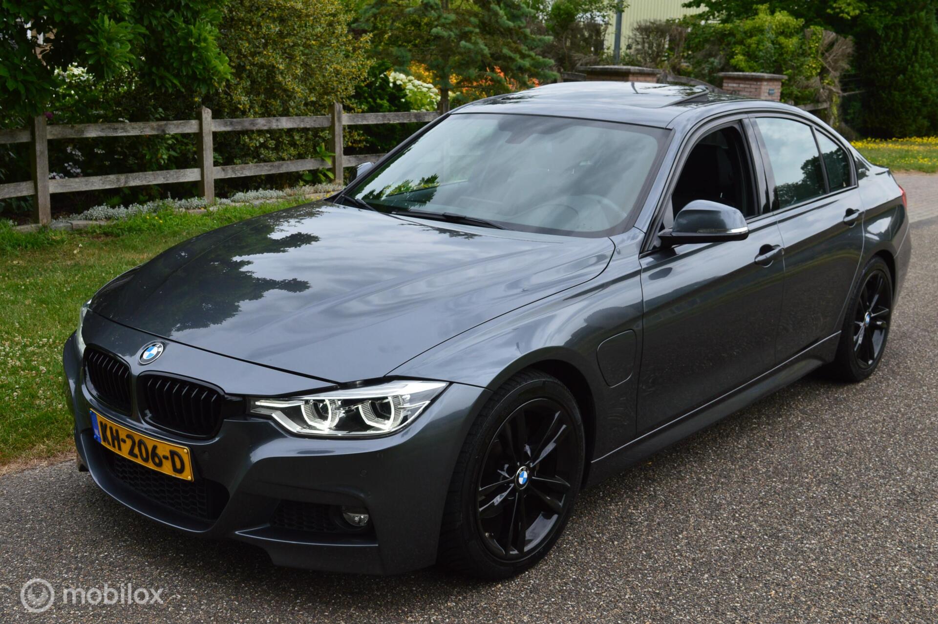 BMW 330e 330e LCI F30 / M-Sport / Schuifkanteldak / 2016 - voorkant