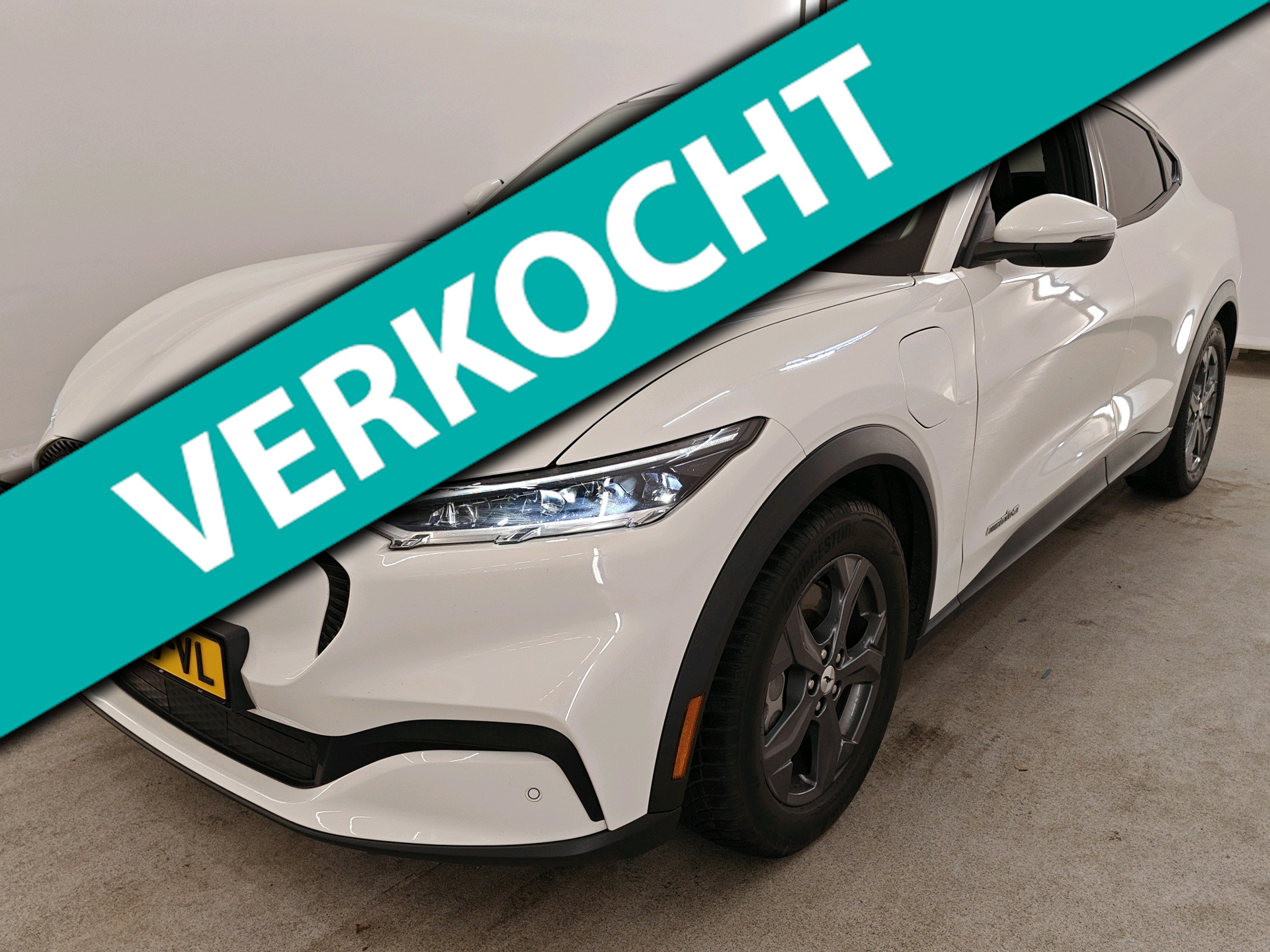 Ford Mustang Mach-e 75 kWh 269pk RWD | SOH 92% | Leder | Stoelverwarming | CarPlay | Keyless | Camera | PDC V+A | ACC | 18" | LED 2021 - voorkant
