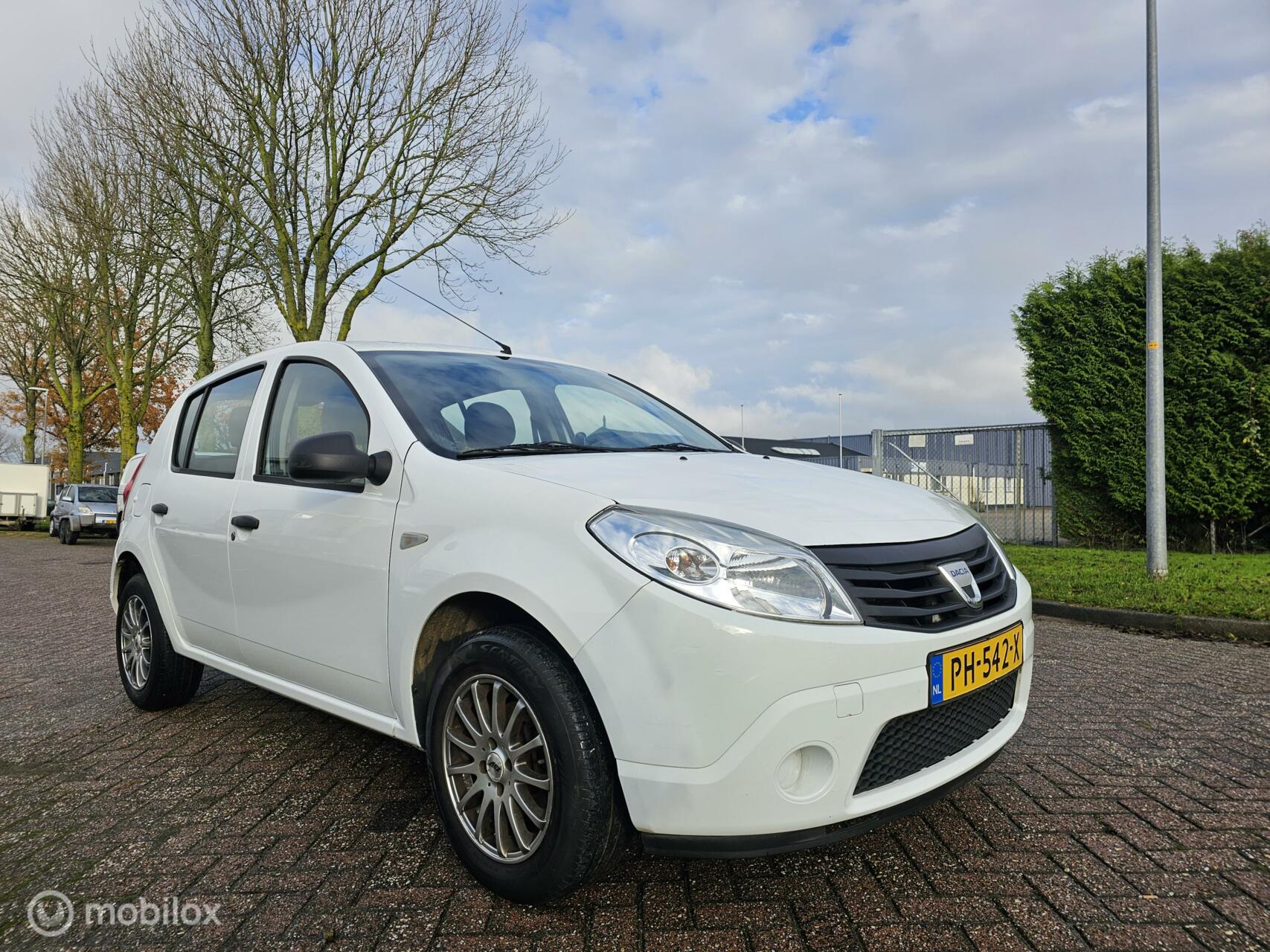 Dacia Sandero 1.4 2010 - voorkant