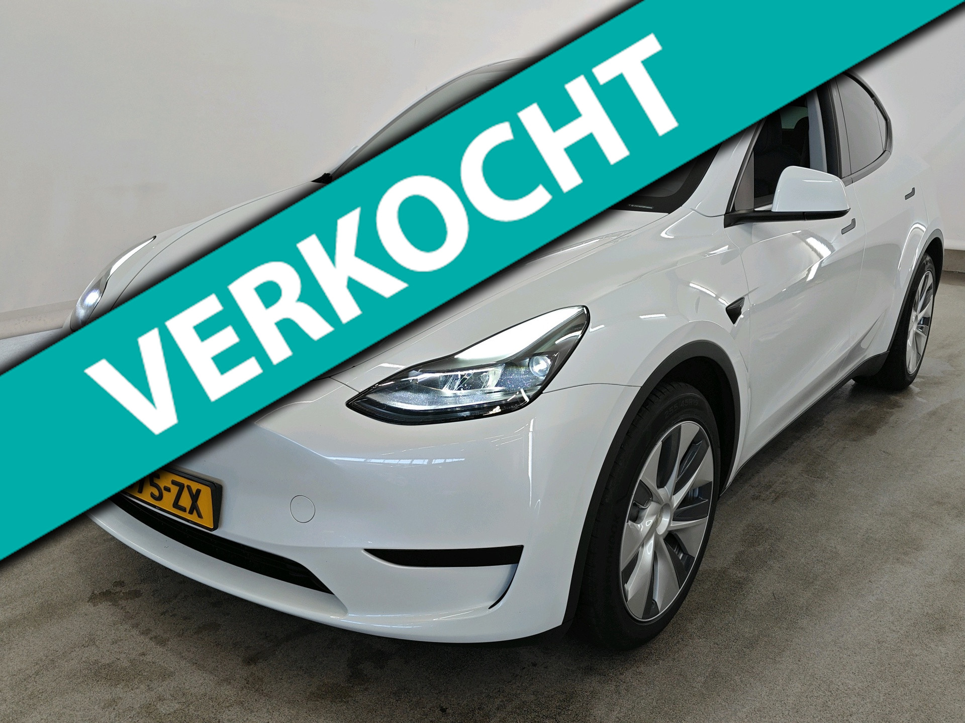 Tesla Model Y RWD 58 kWh 299pk | SOH 92,6% | Black Interior | Pearl White Multi-Coat | 19" | Incl. 24 maanden BOVAG garantie 2022 - voorkant