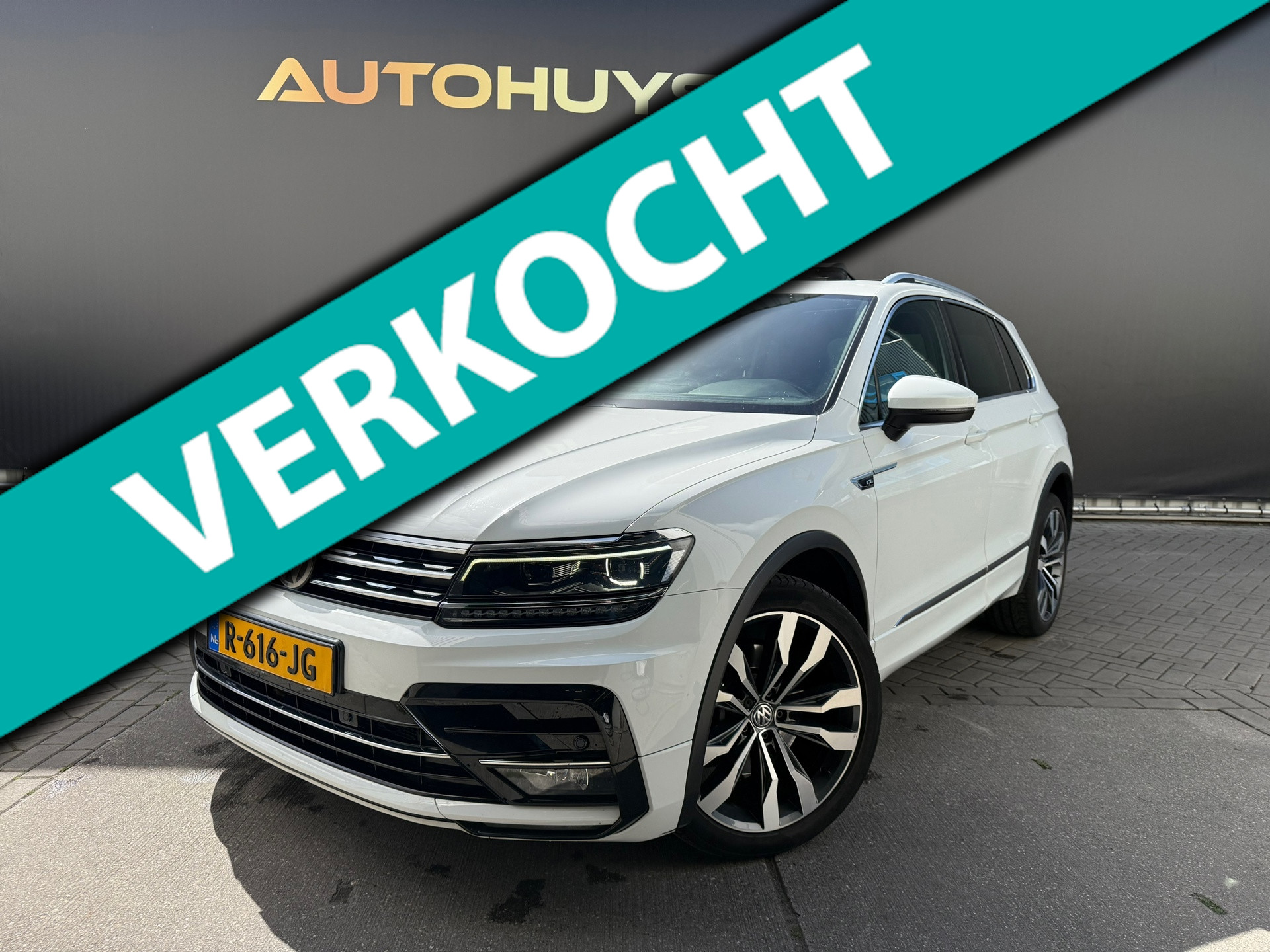 Volkswagen Tiguan 2.0 TSI 4Motion Highline Pano Carplay Keyless Camera 4x4 2017 - voorkant