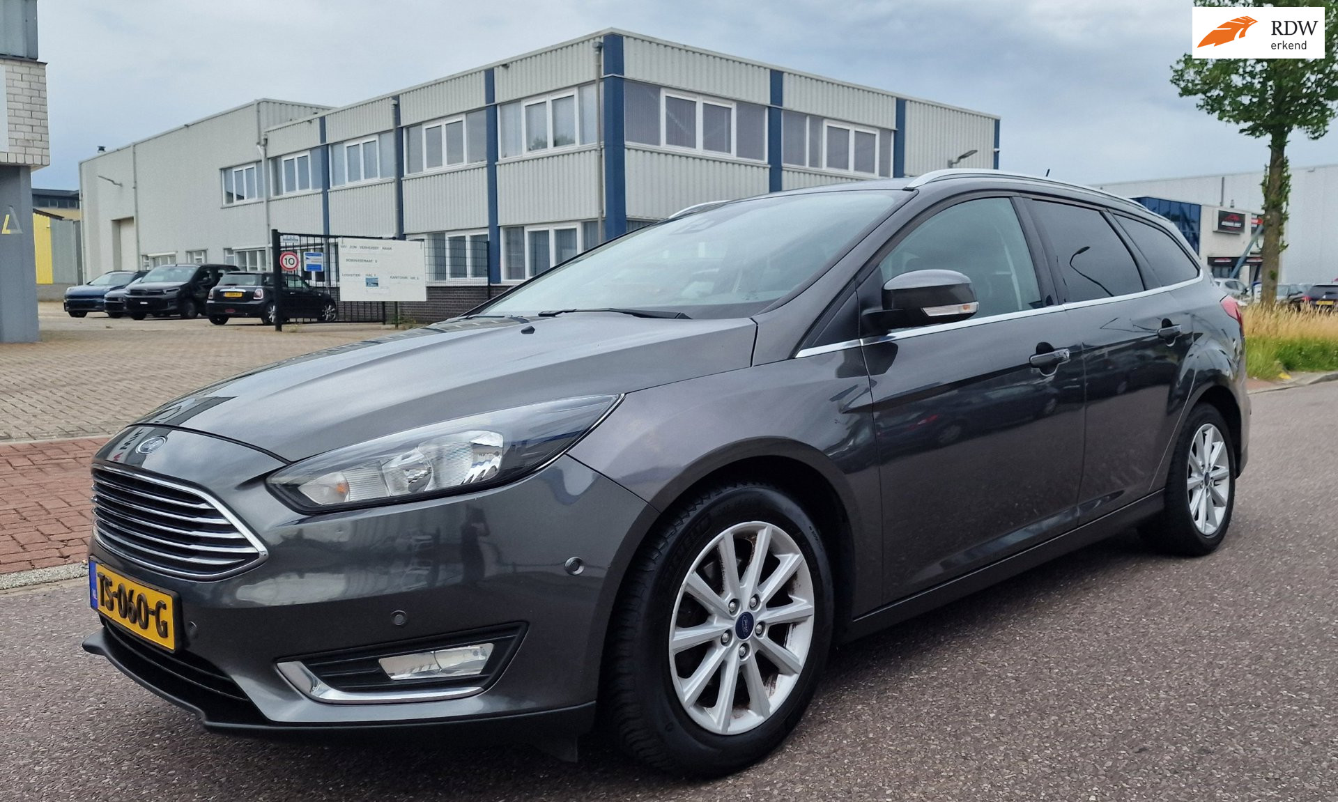 Ford Focus 1.0 Titanium NAVI PSENSOR TREKHAAK CRUISE 2 X SLEUTELS 2017 - voorkant
