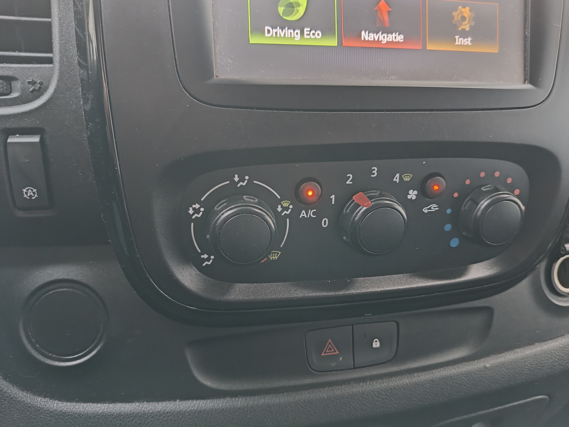 Foto van Opel Vivaro-b