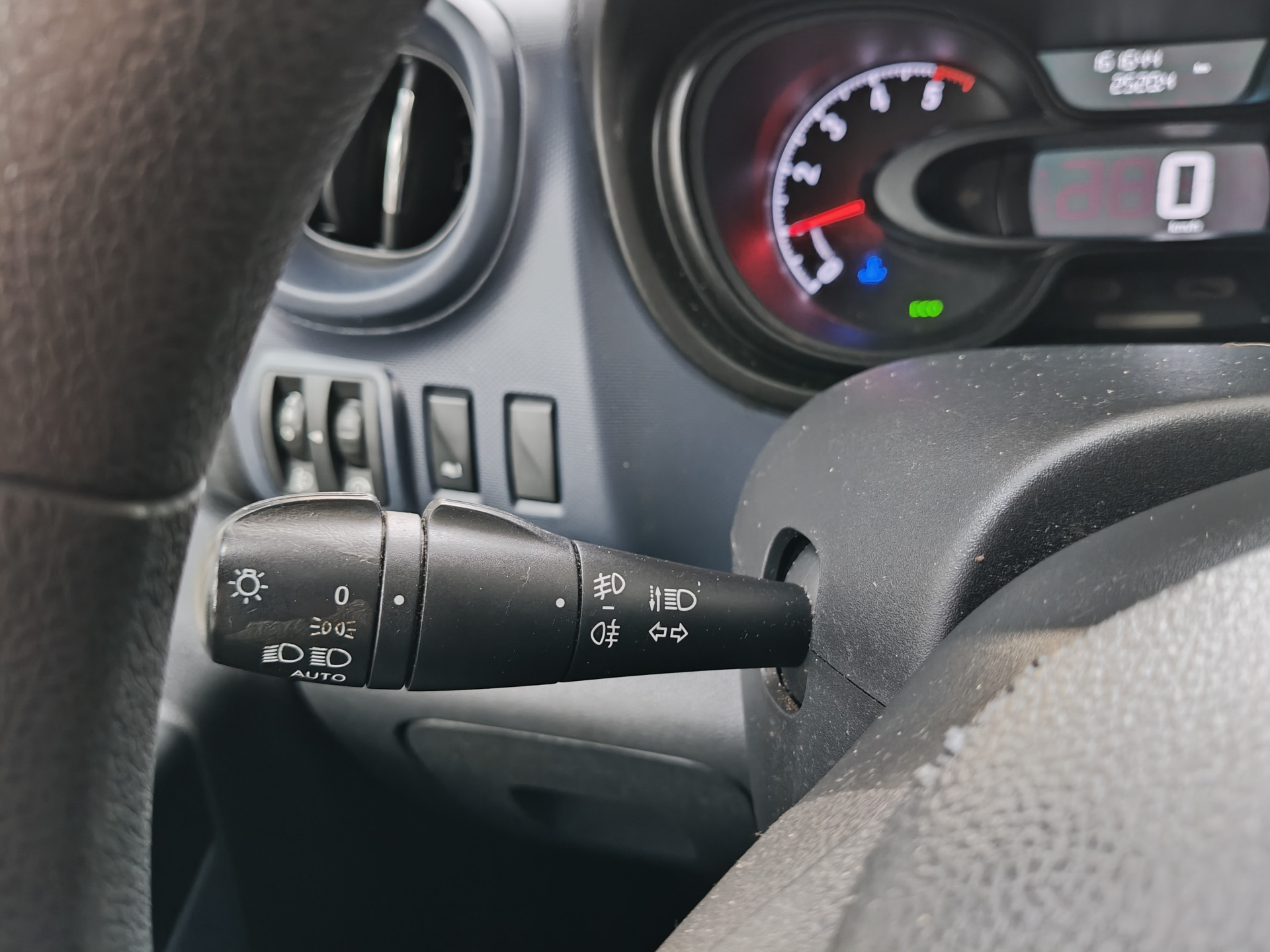Foto van Opel Vivaro-b