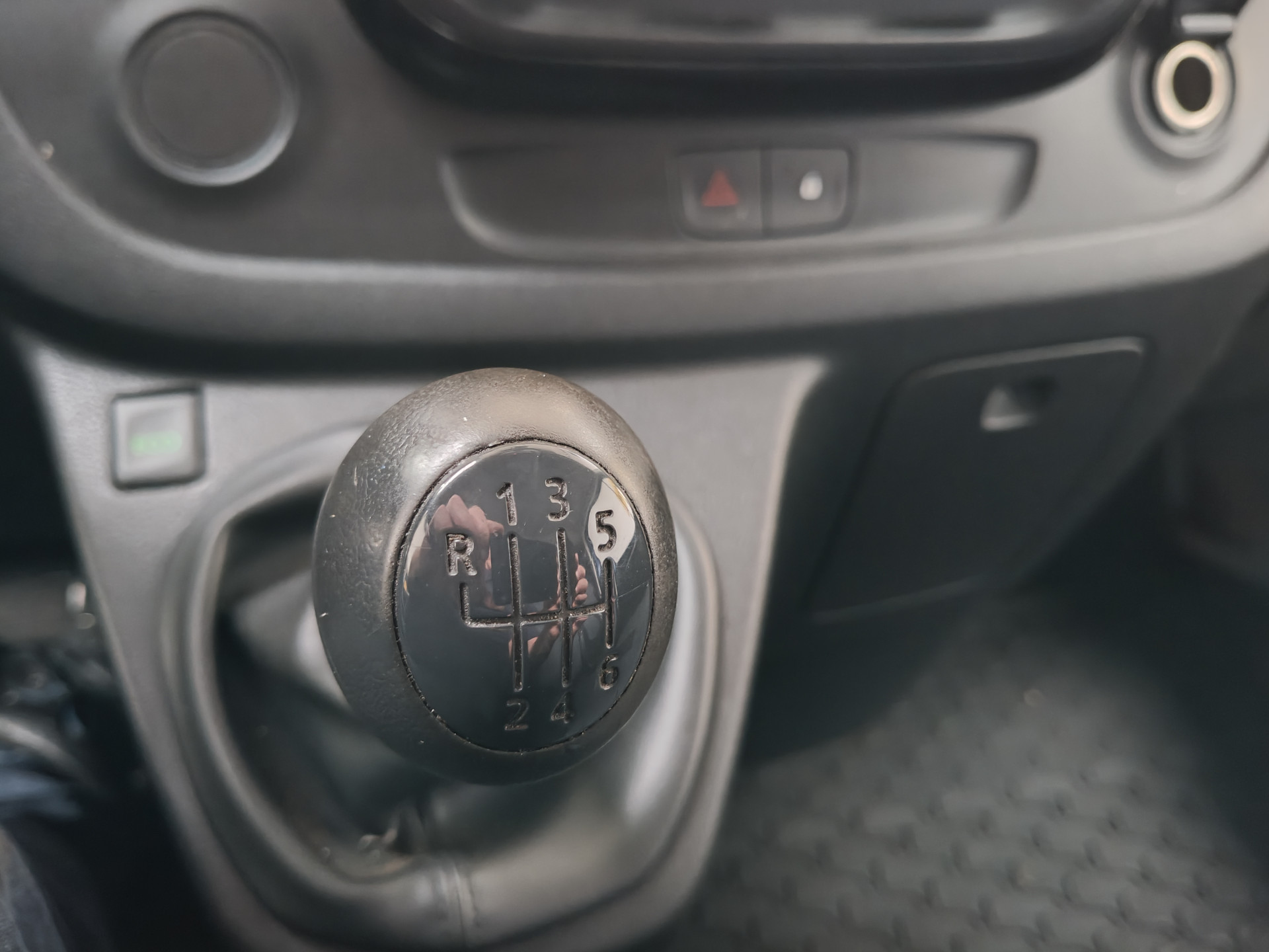 Foto van Opel Vivaro-b