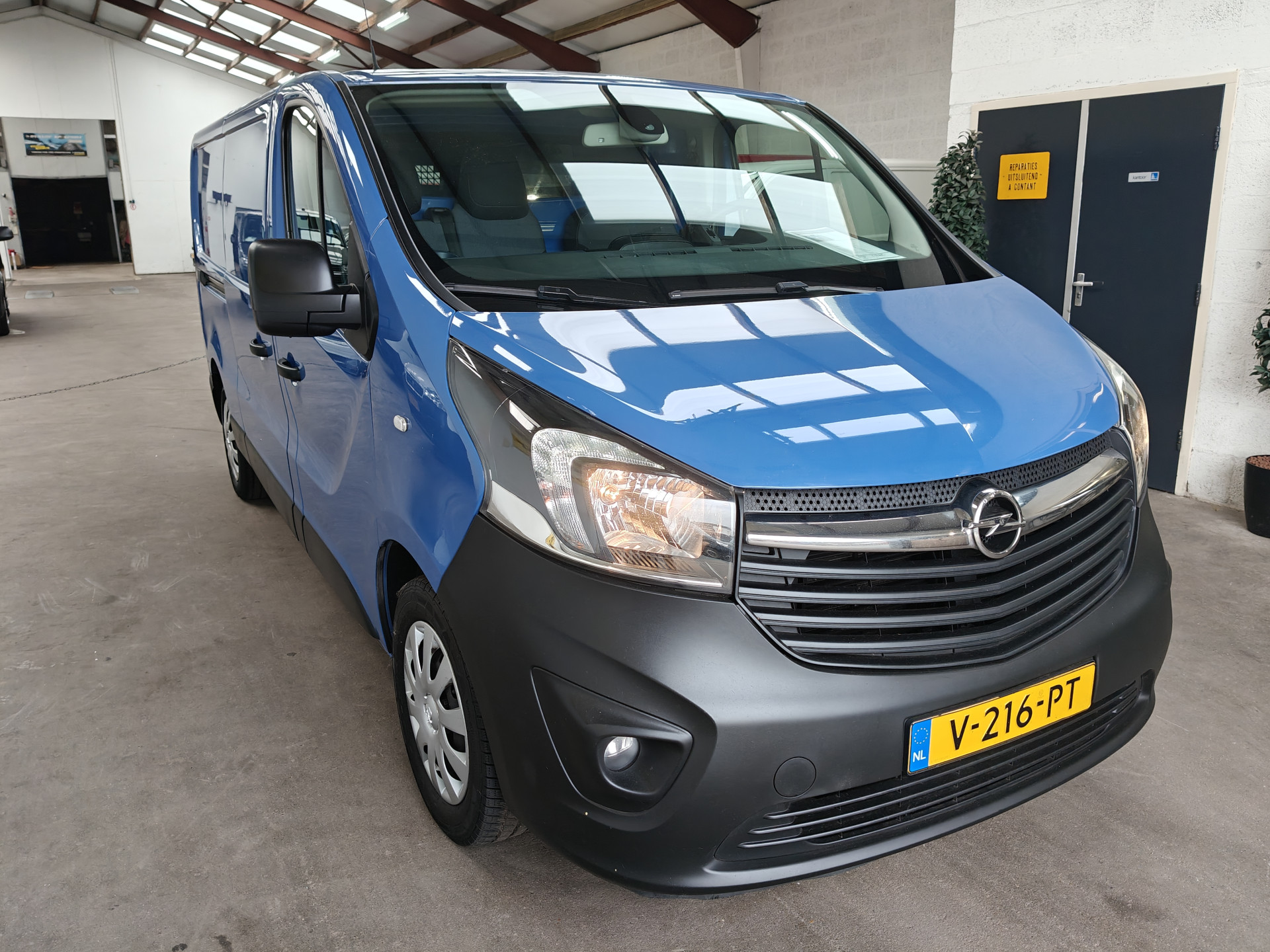 Foto van Opel Vivaro-b