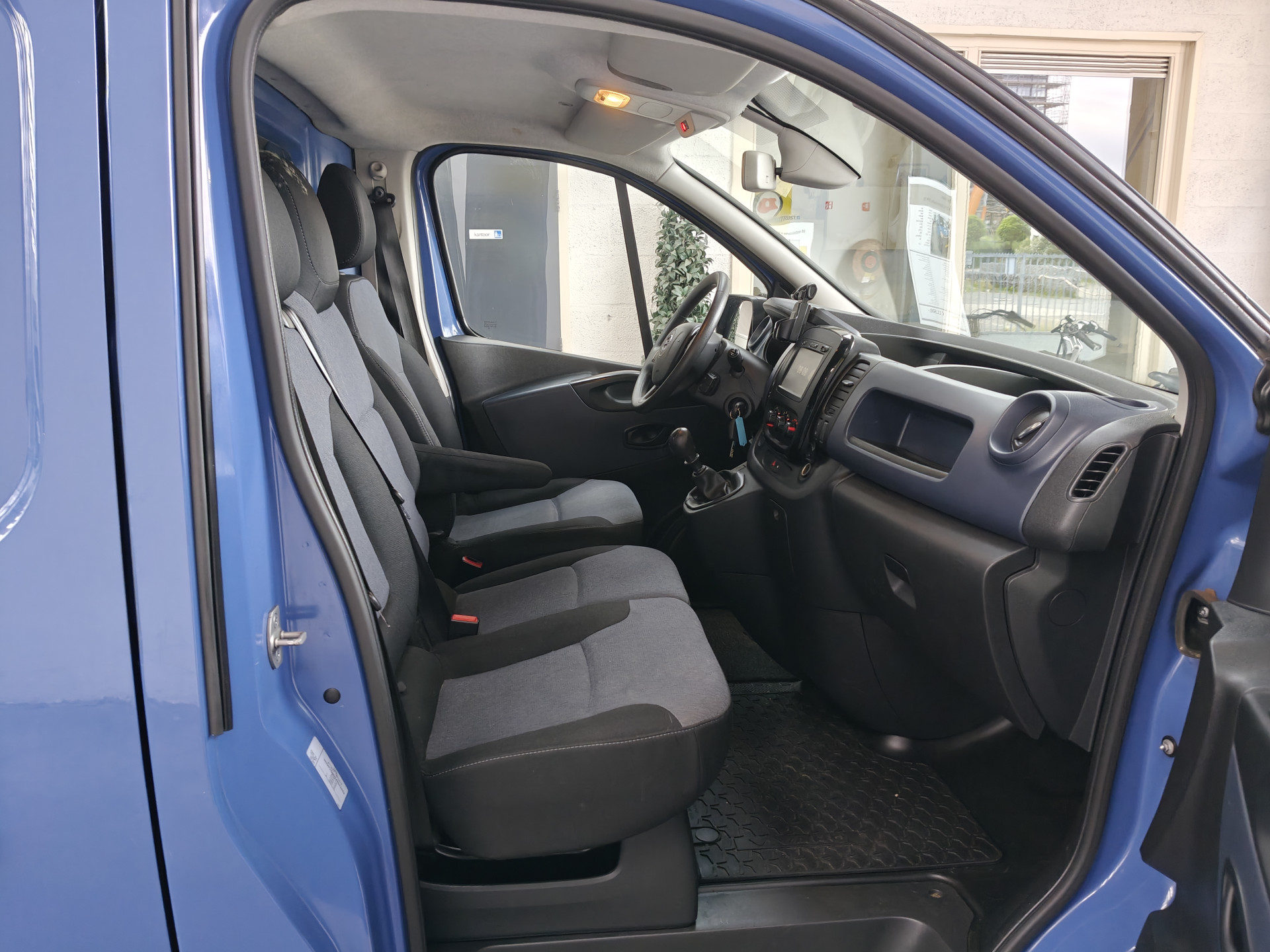 Foto van Opel Vivaro-b