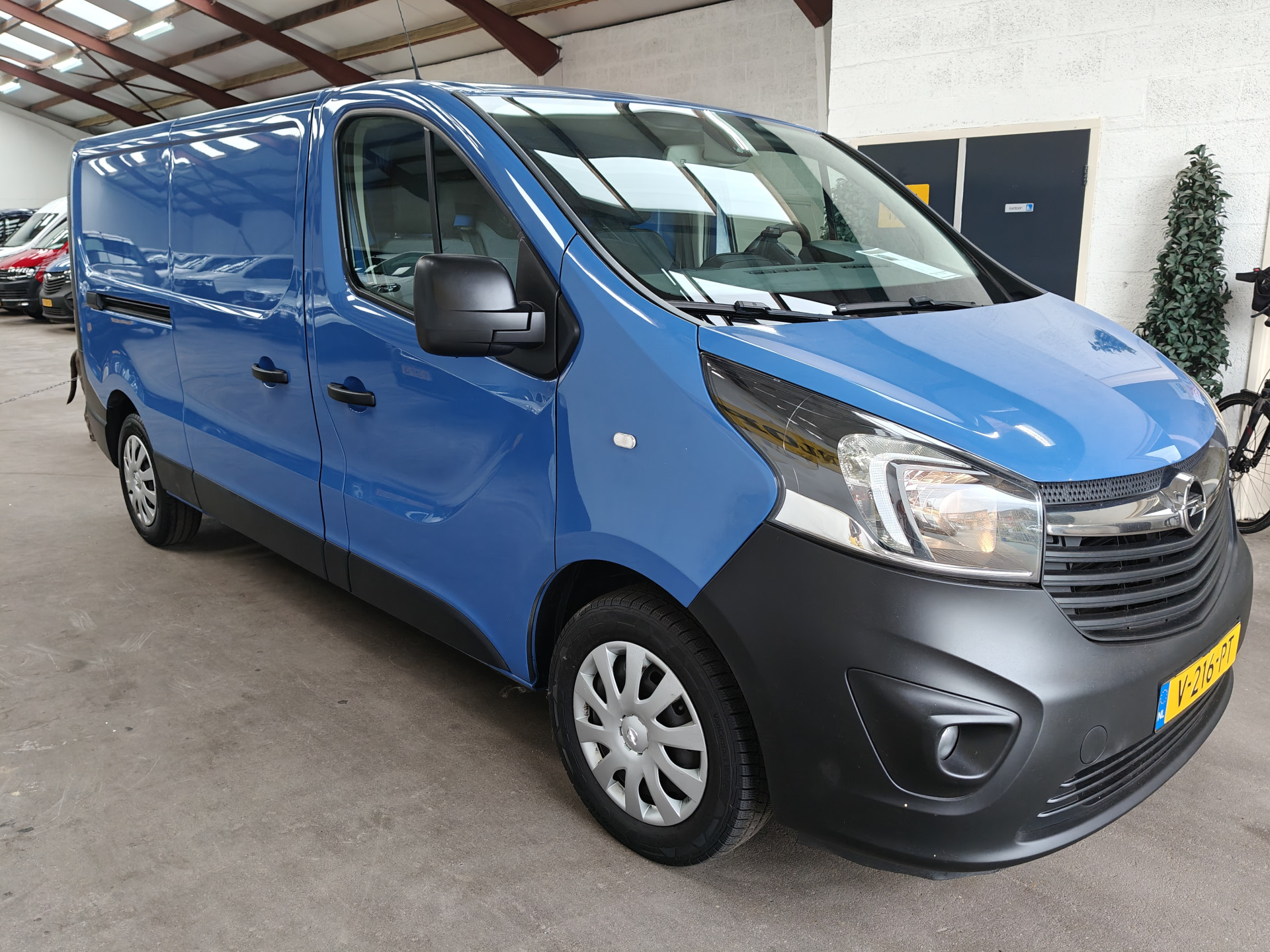 Foto van Opel Vivaro-b