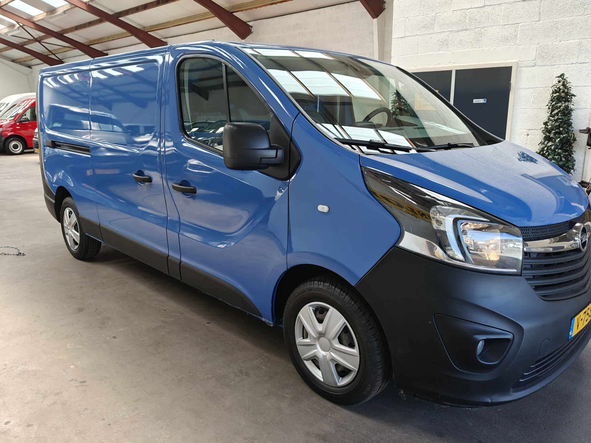 Foto van Opel Vivaro-b