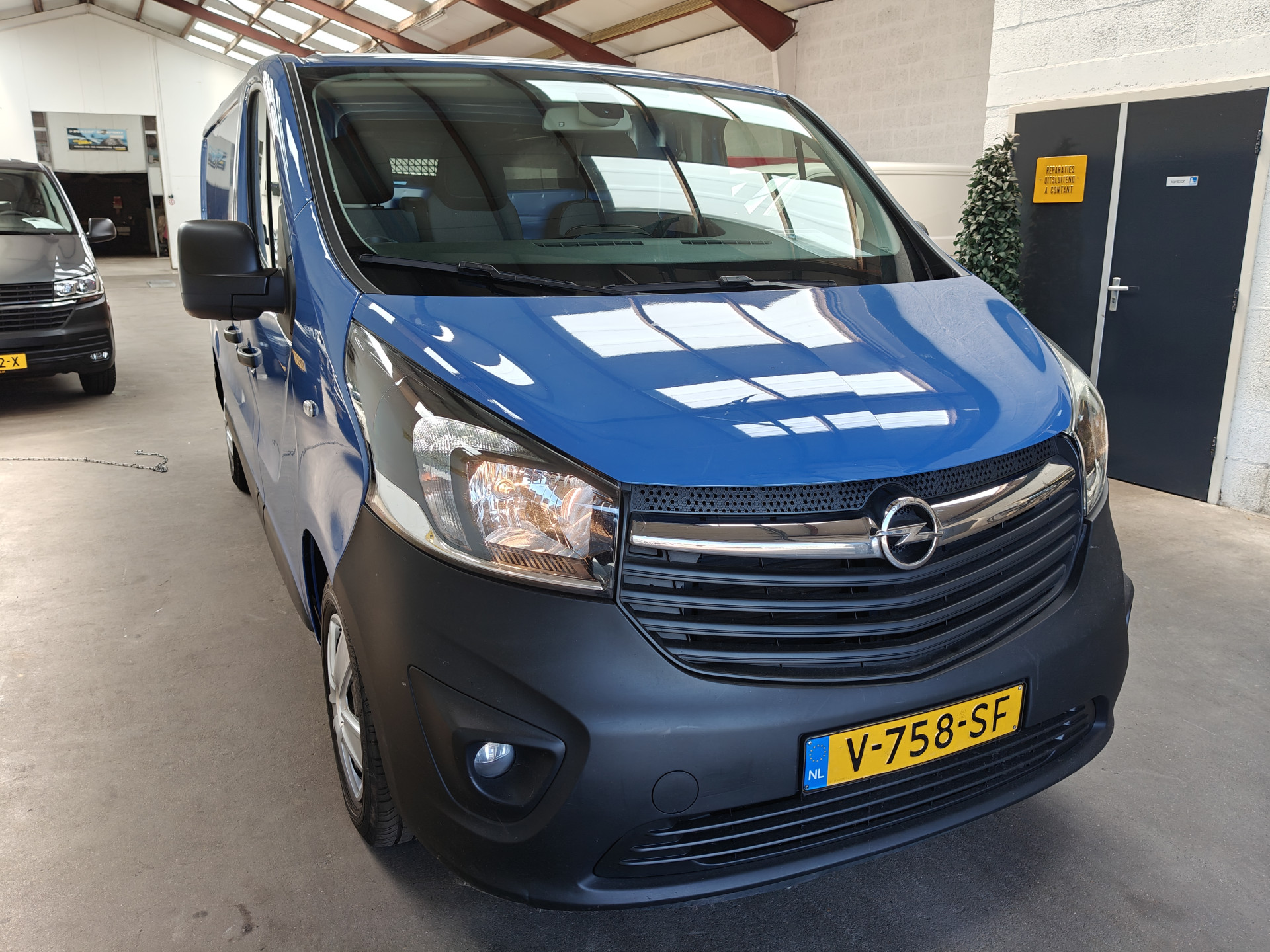 Foto van Opel Vivaro-b