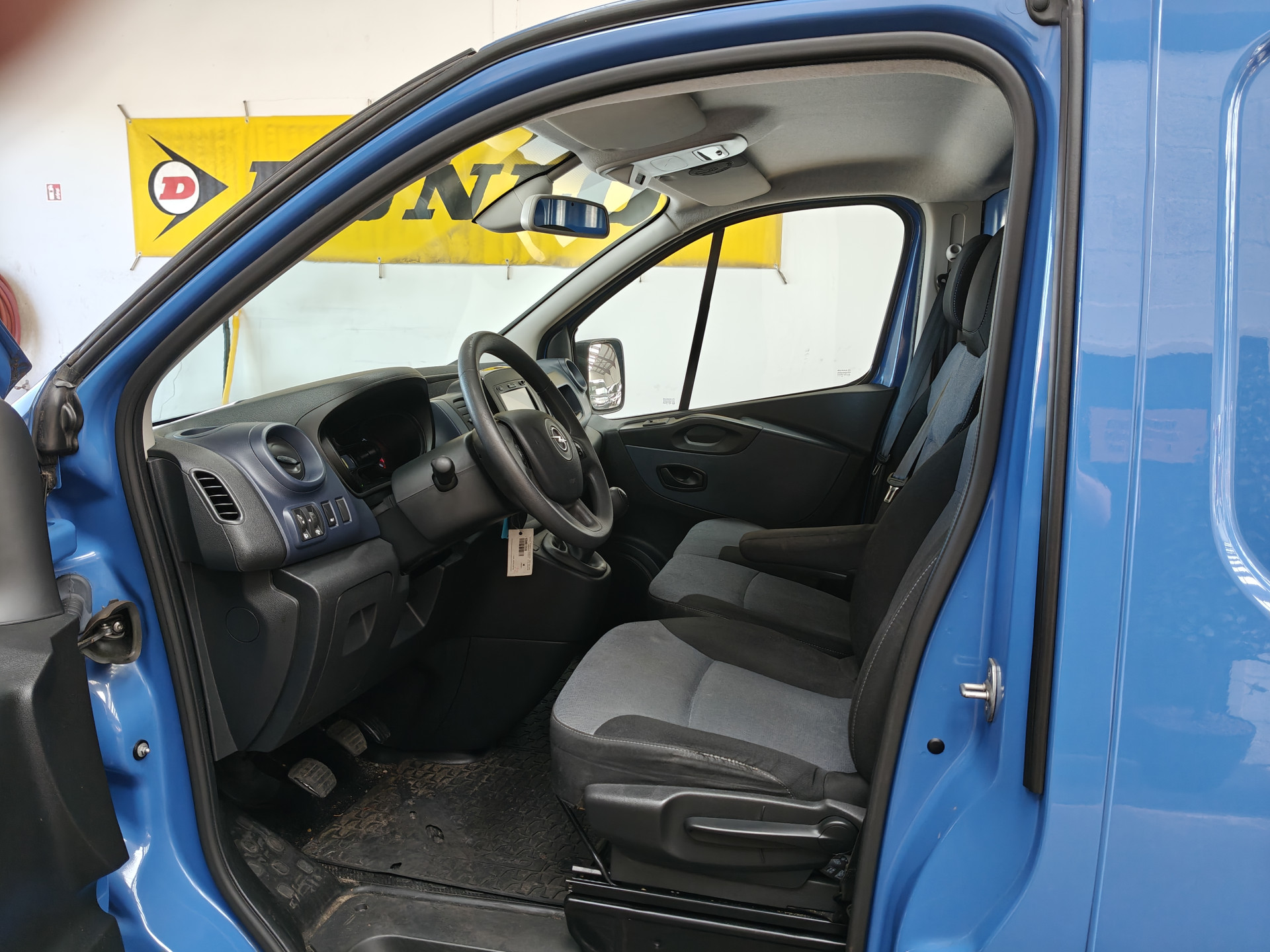 Foto van Opel Vivaro-b