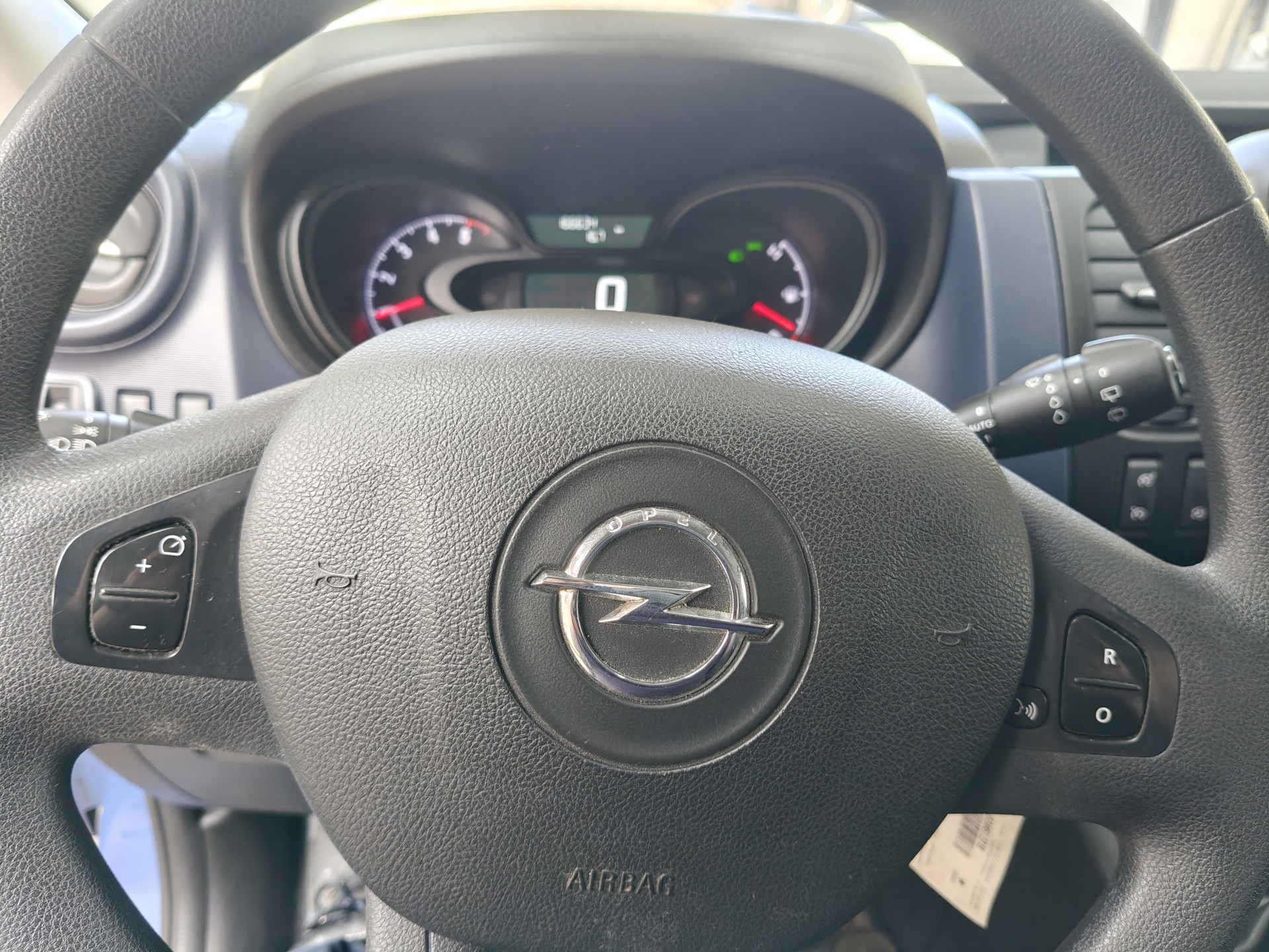 Foto van Opel Vivaro-b