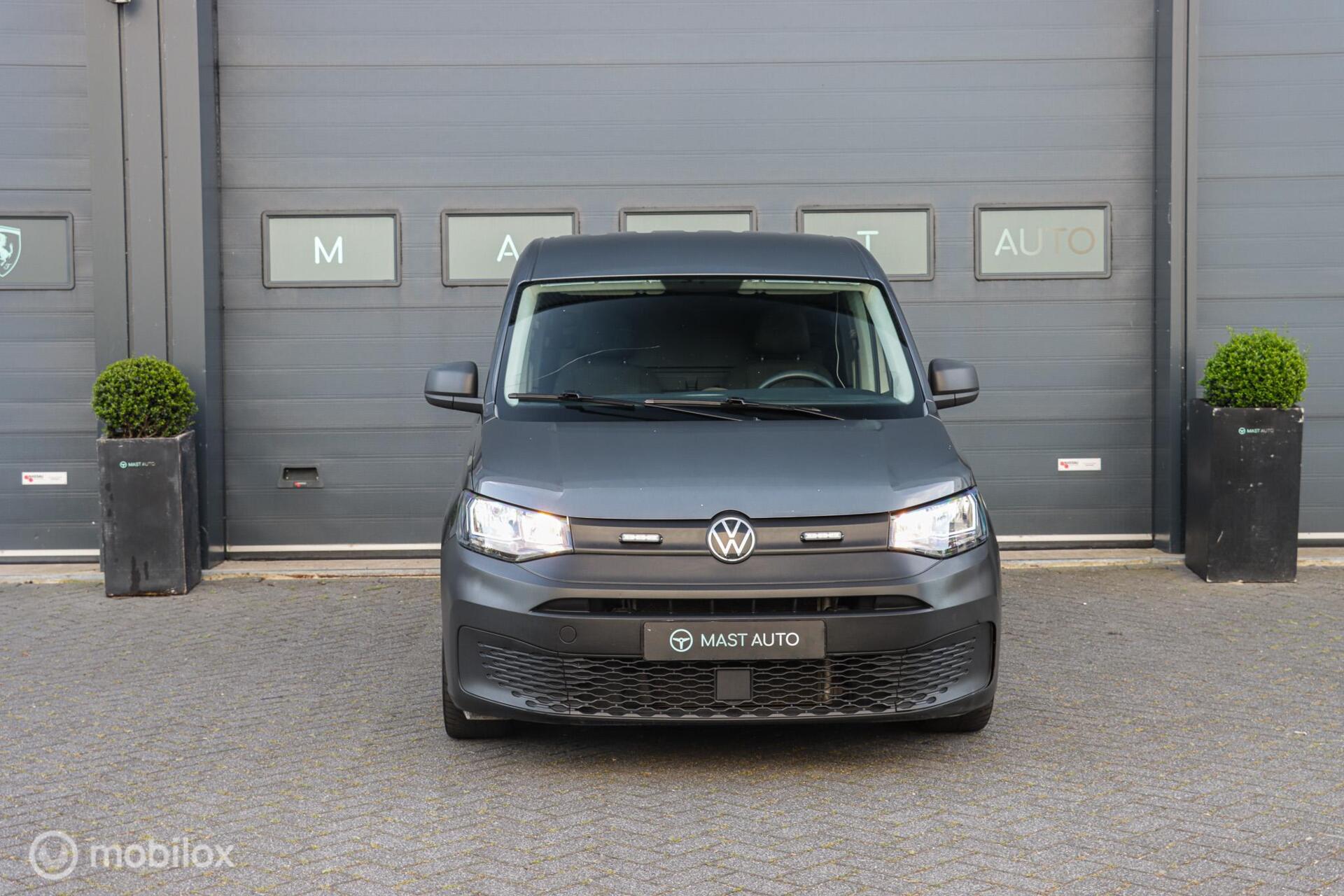 Foto van Volkswagen Caddy Modified Partition Wall