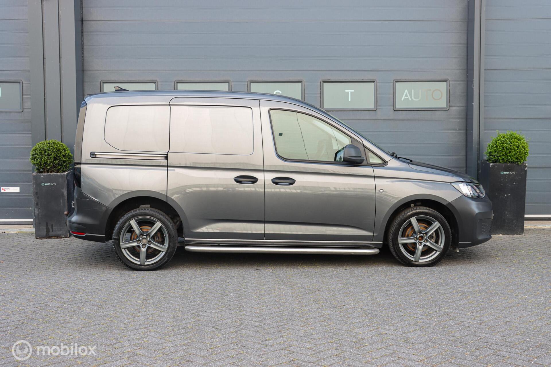 Foto van Volkswagen Caddy Modified Partition Wall