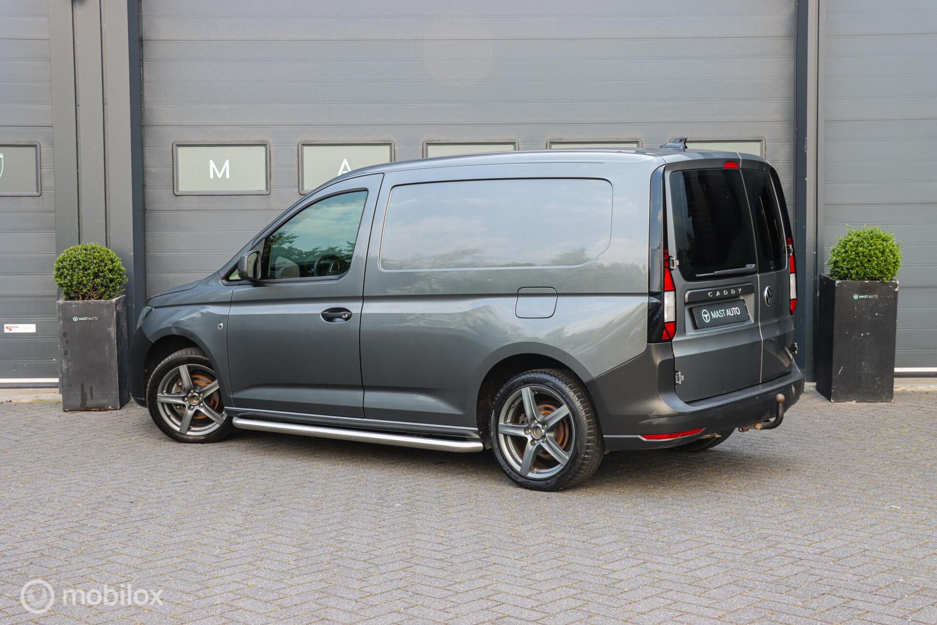 Foto van Volkswagen Caddy Modified Partition Wall