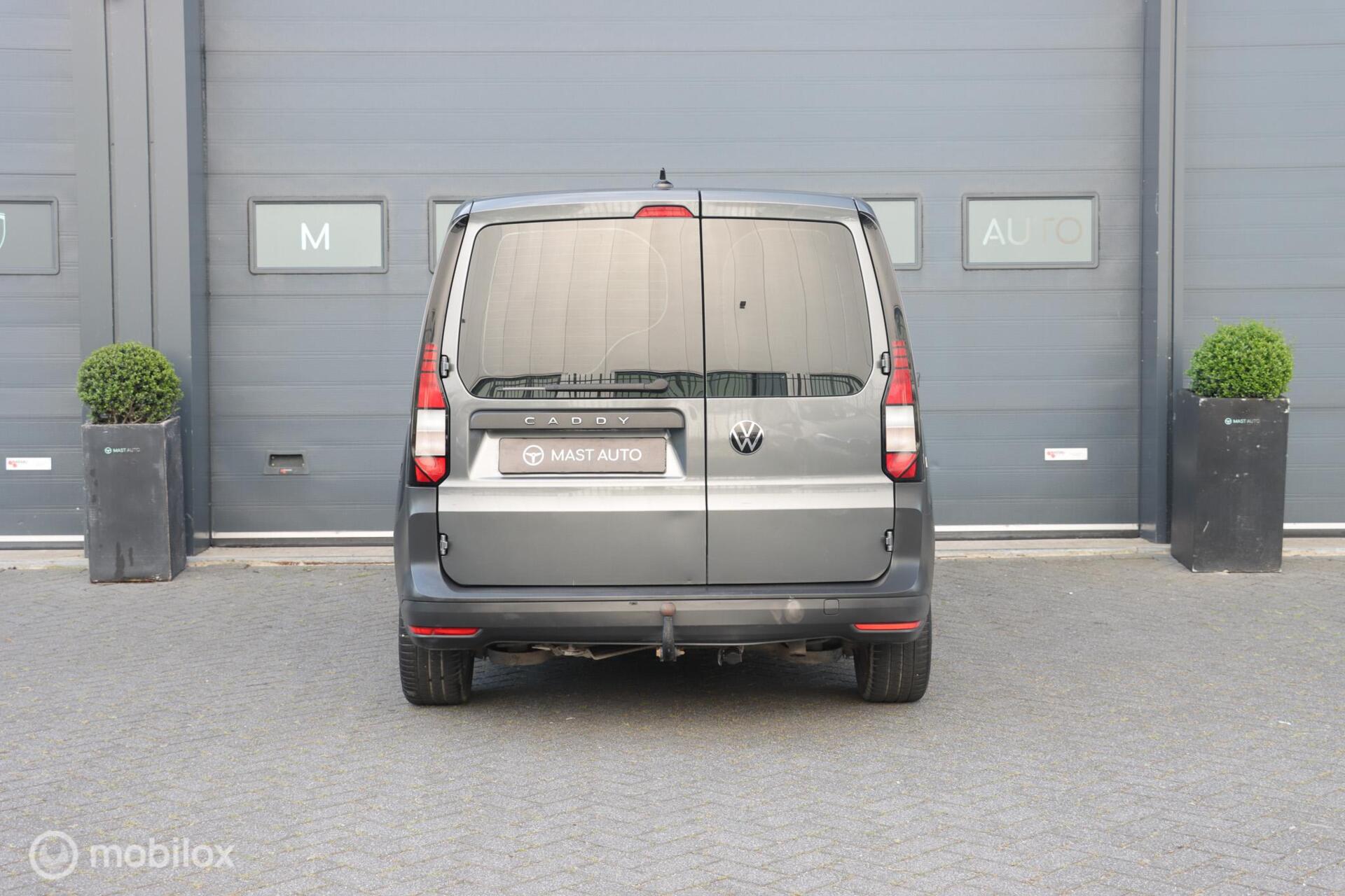 Foto van Volkswagen Caddy Modified Partition Wall