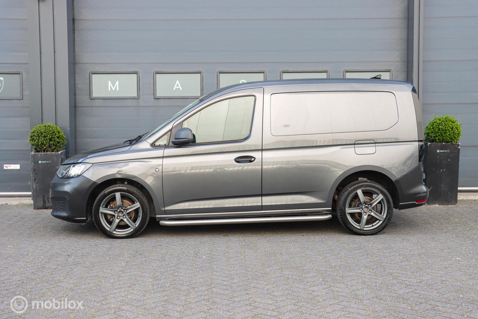 Foto van Volkswagen Caddy Modified Partition Wall
