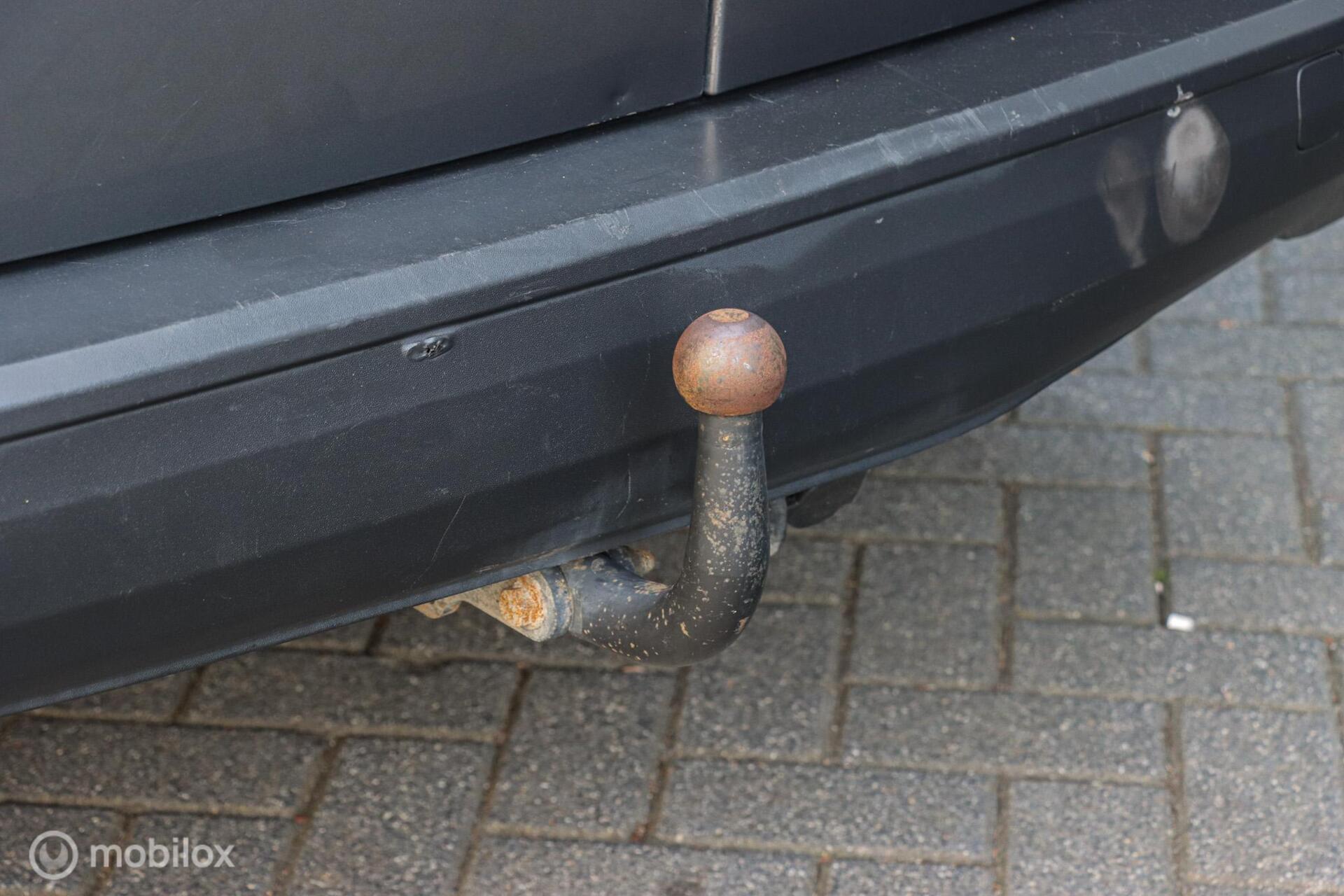 Foto van Volkswagen Caddy Modified Partition Wall