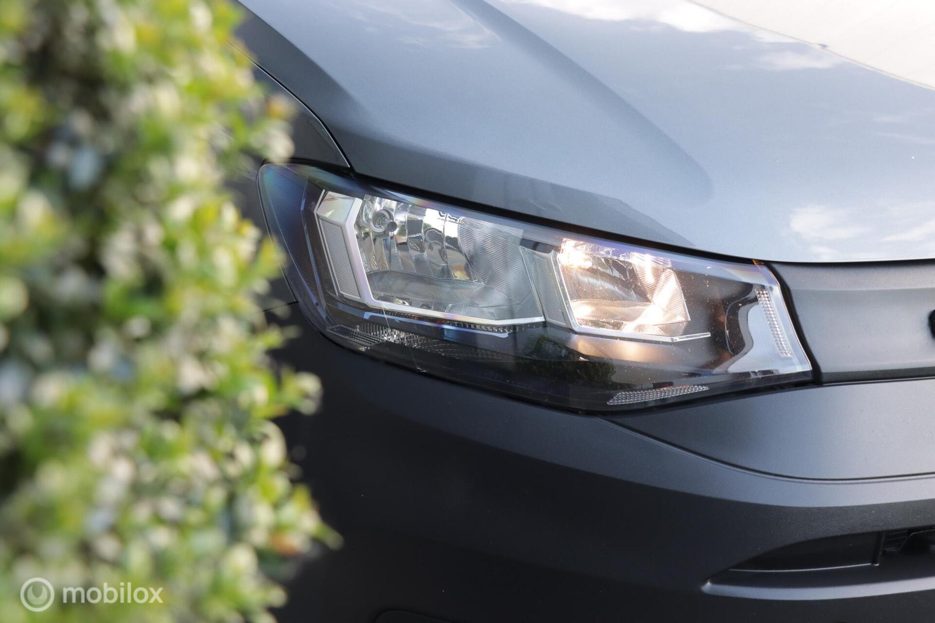 Foto van Volkswagen Caddy Modified Partition Wall
