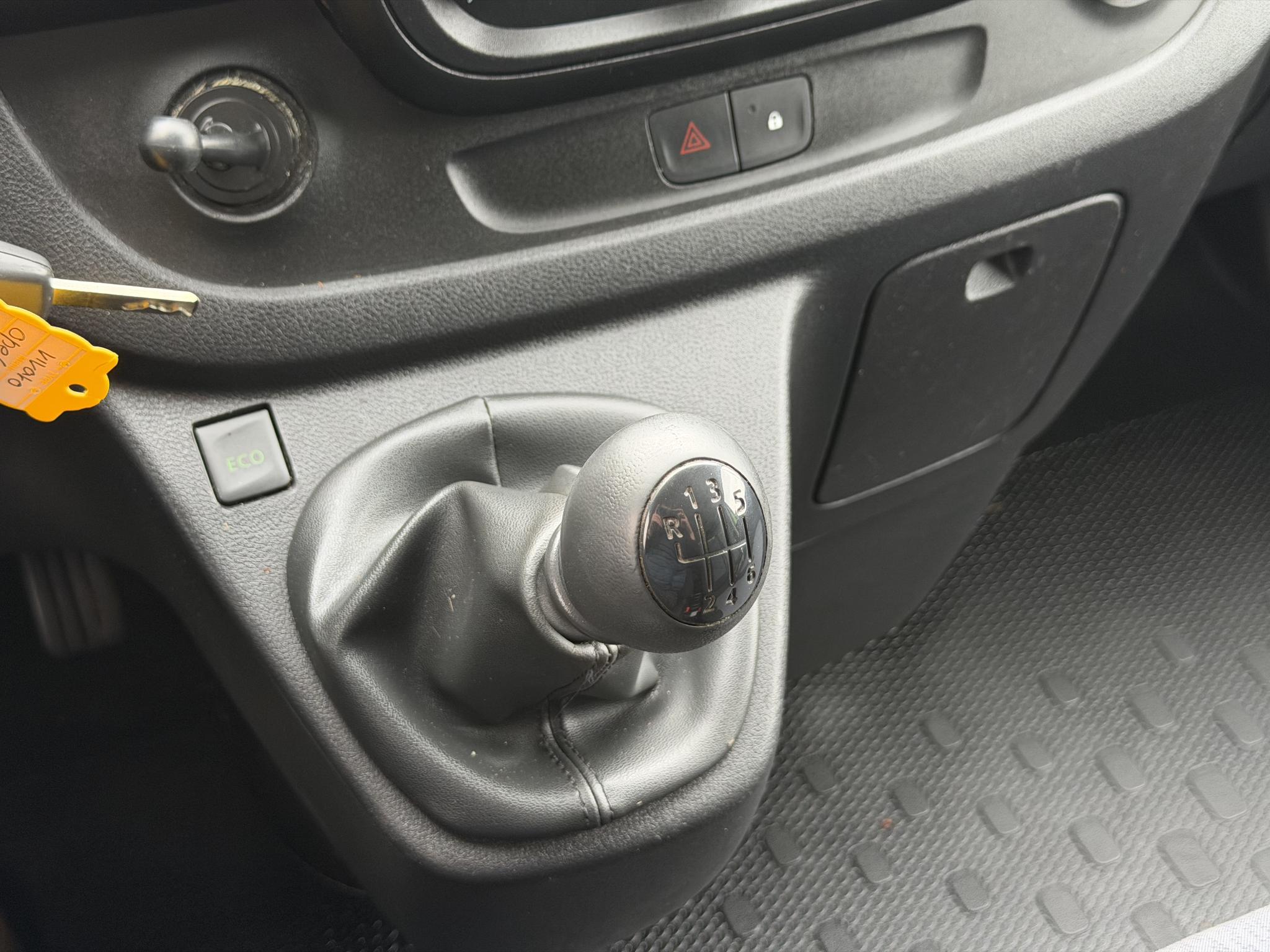 Foto van Opel Vivaro-b