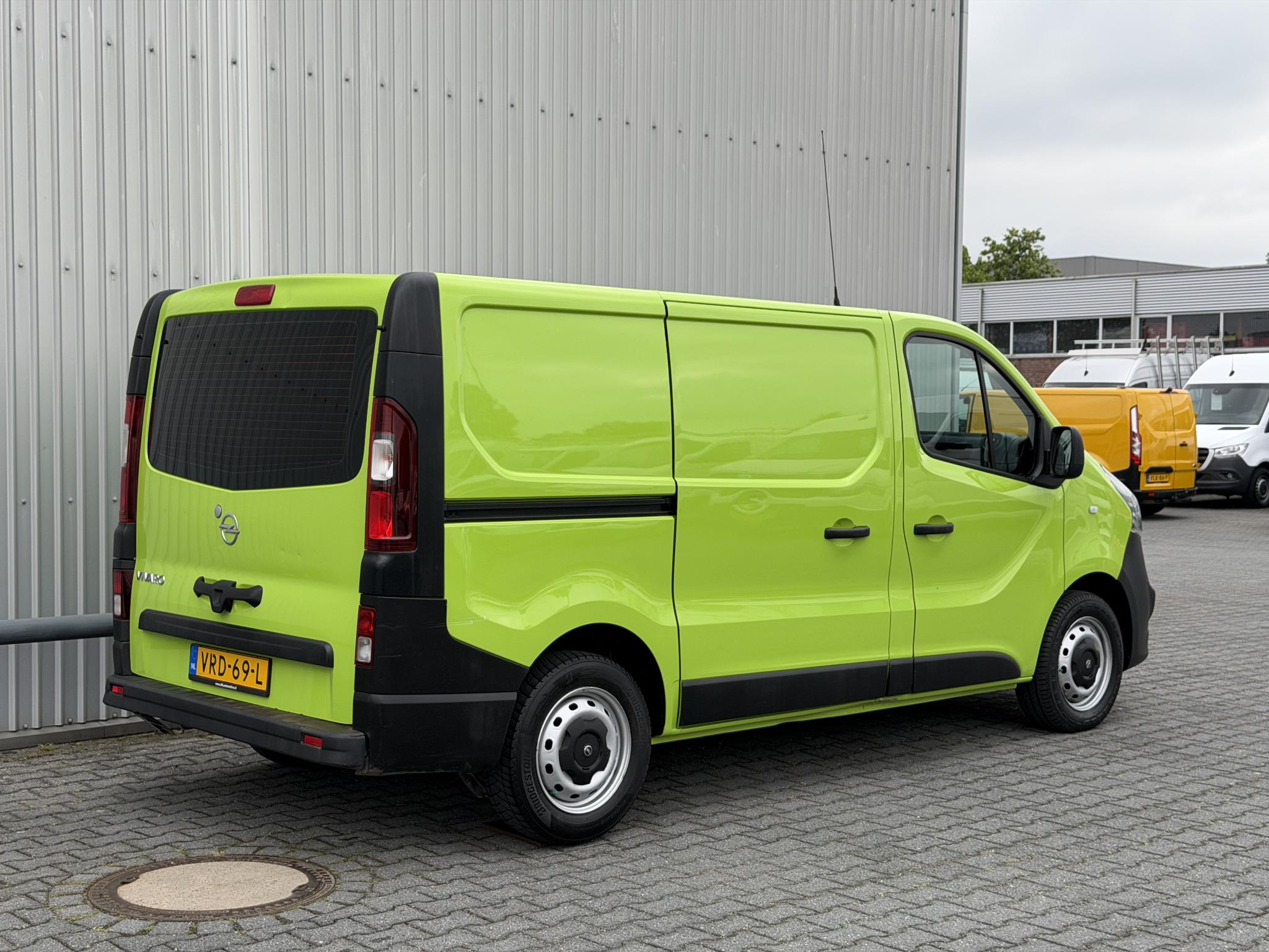 Foto van Opel Vivaro-b