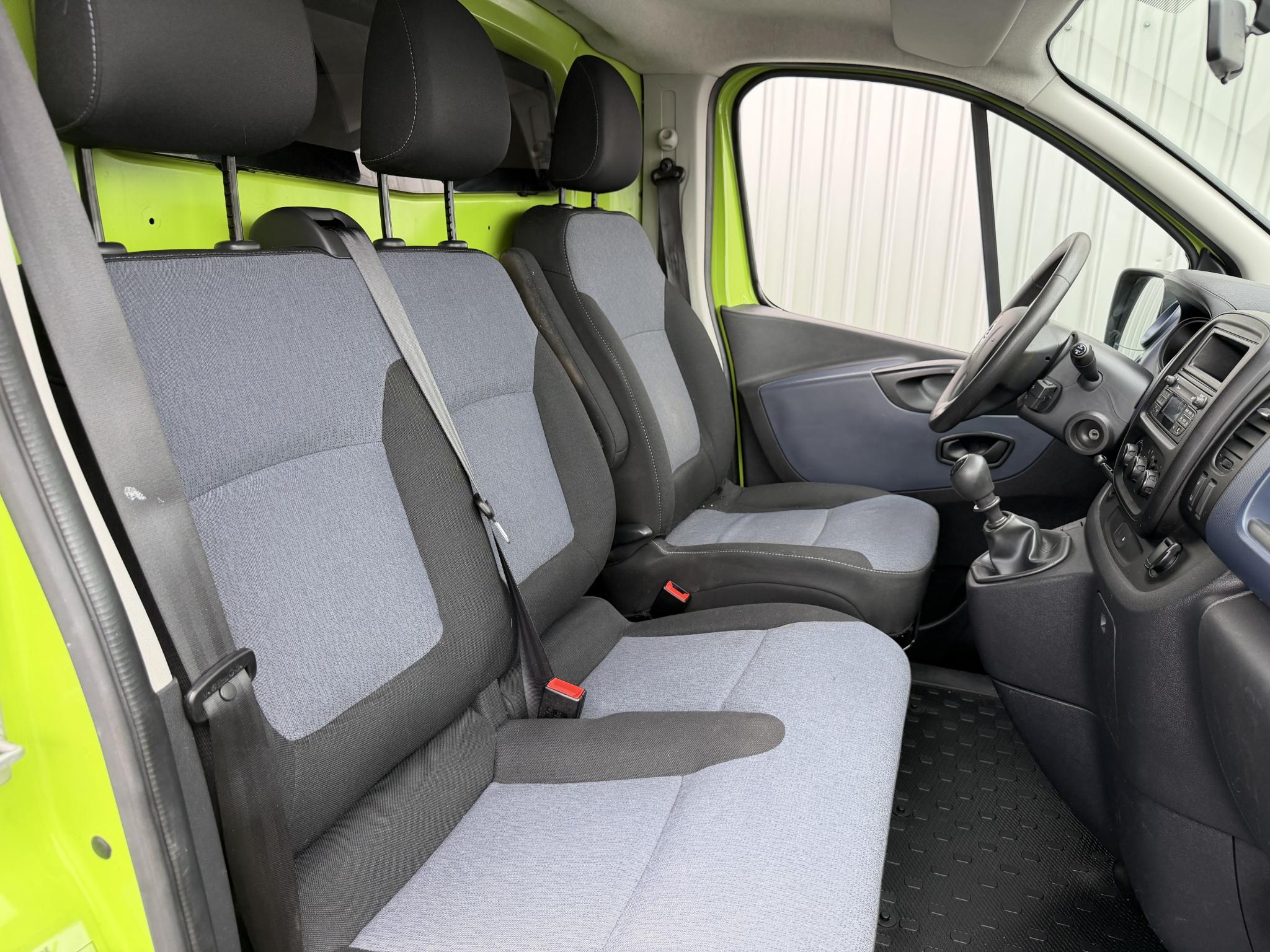 Foto van Opel Vivaro-b