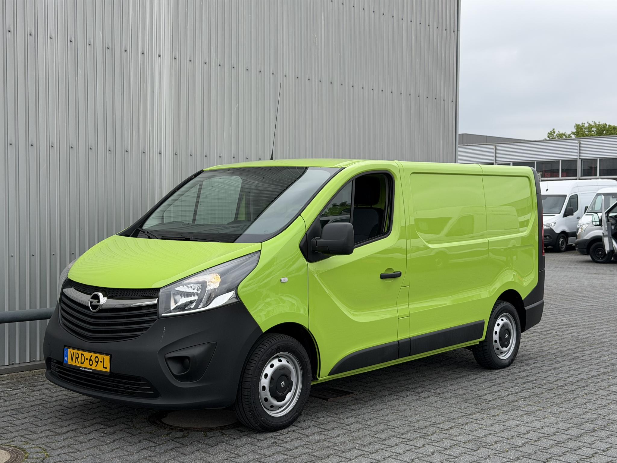 Foto van Opel Vivaro-b