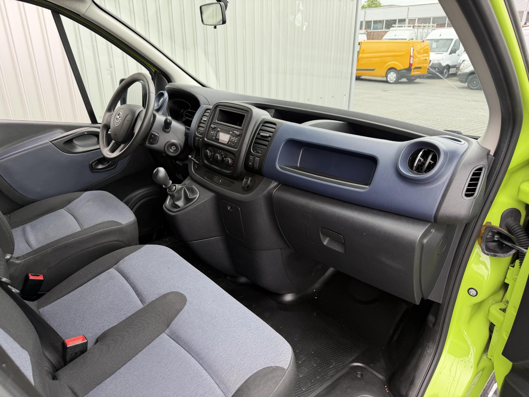 Foto van Opel Vivaro-b
