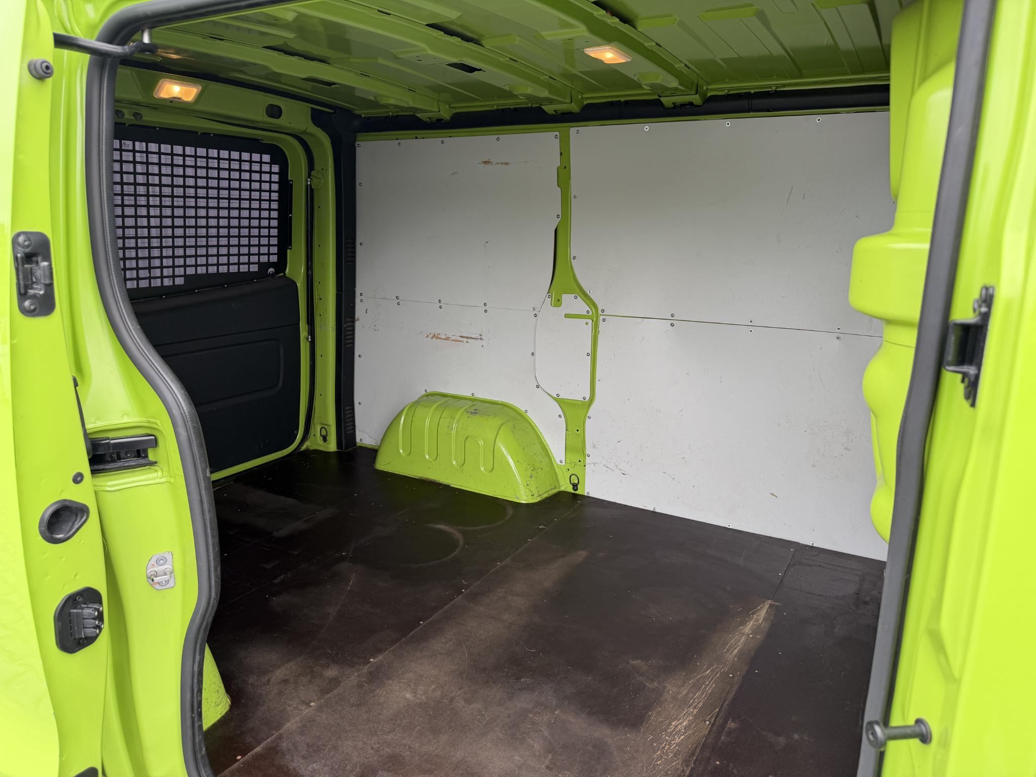 Foto van Opel Vivaro-b