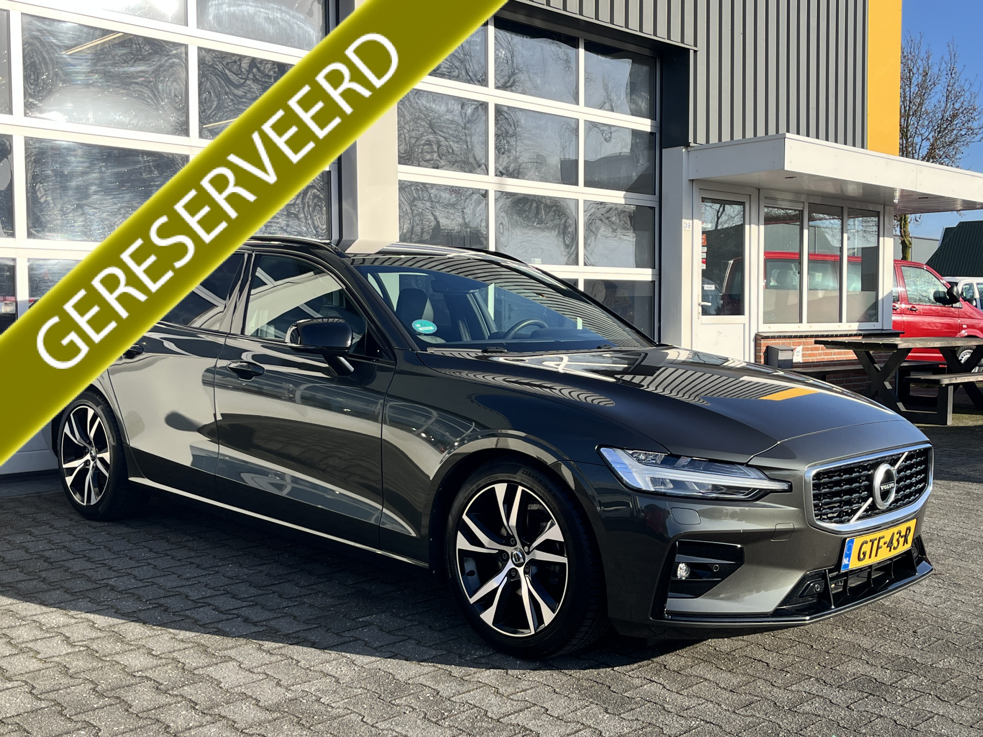 Volvo V60 2.0 T4 R-Design 2020 - voorkant